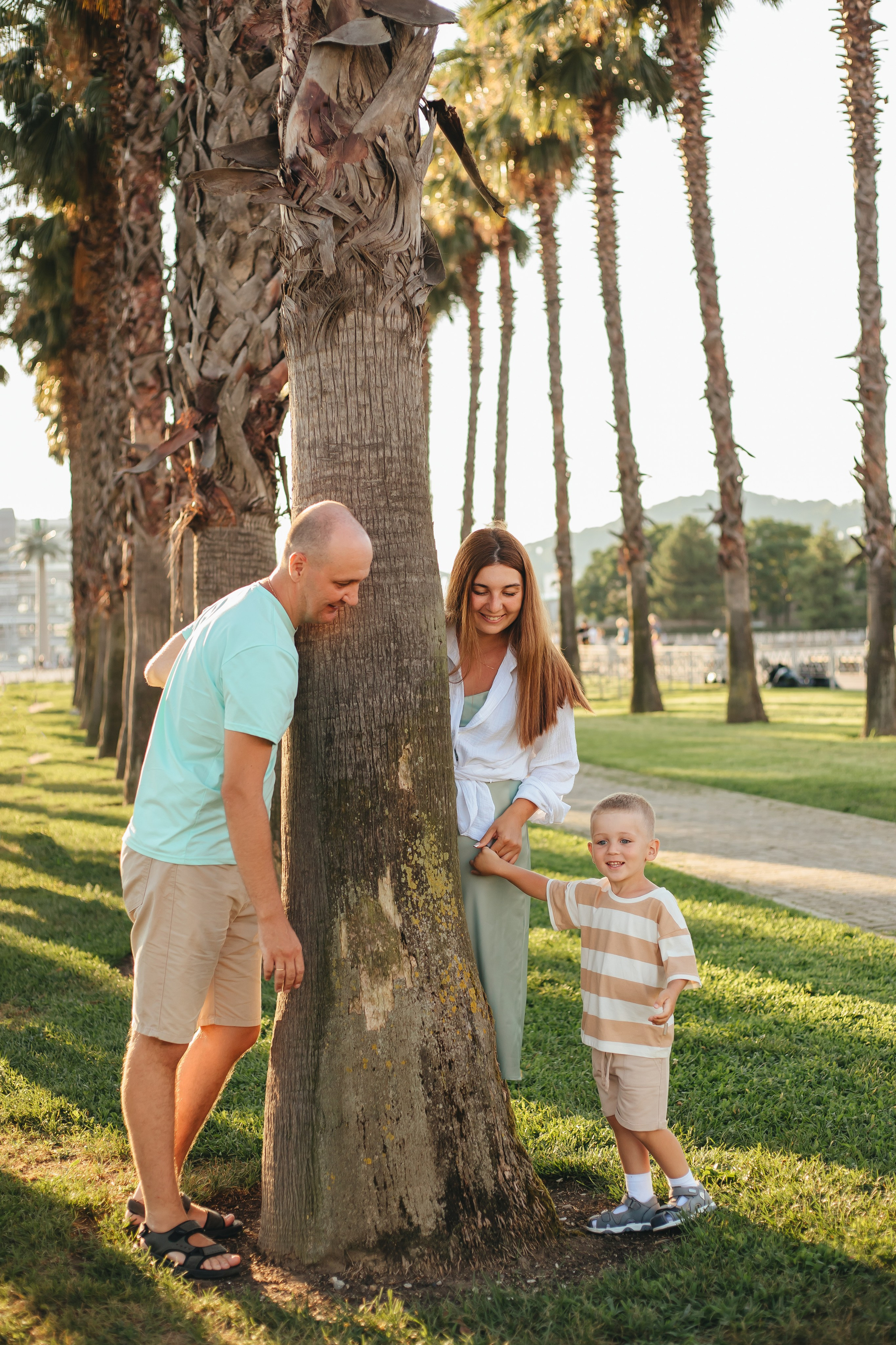 На берегу моря. Семейный и свадебный фотограф Сочи Адлер Сириус Красная поляна