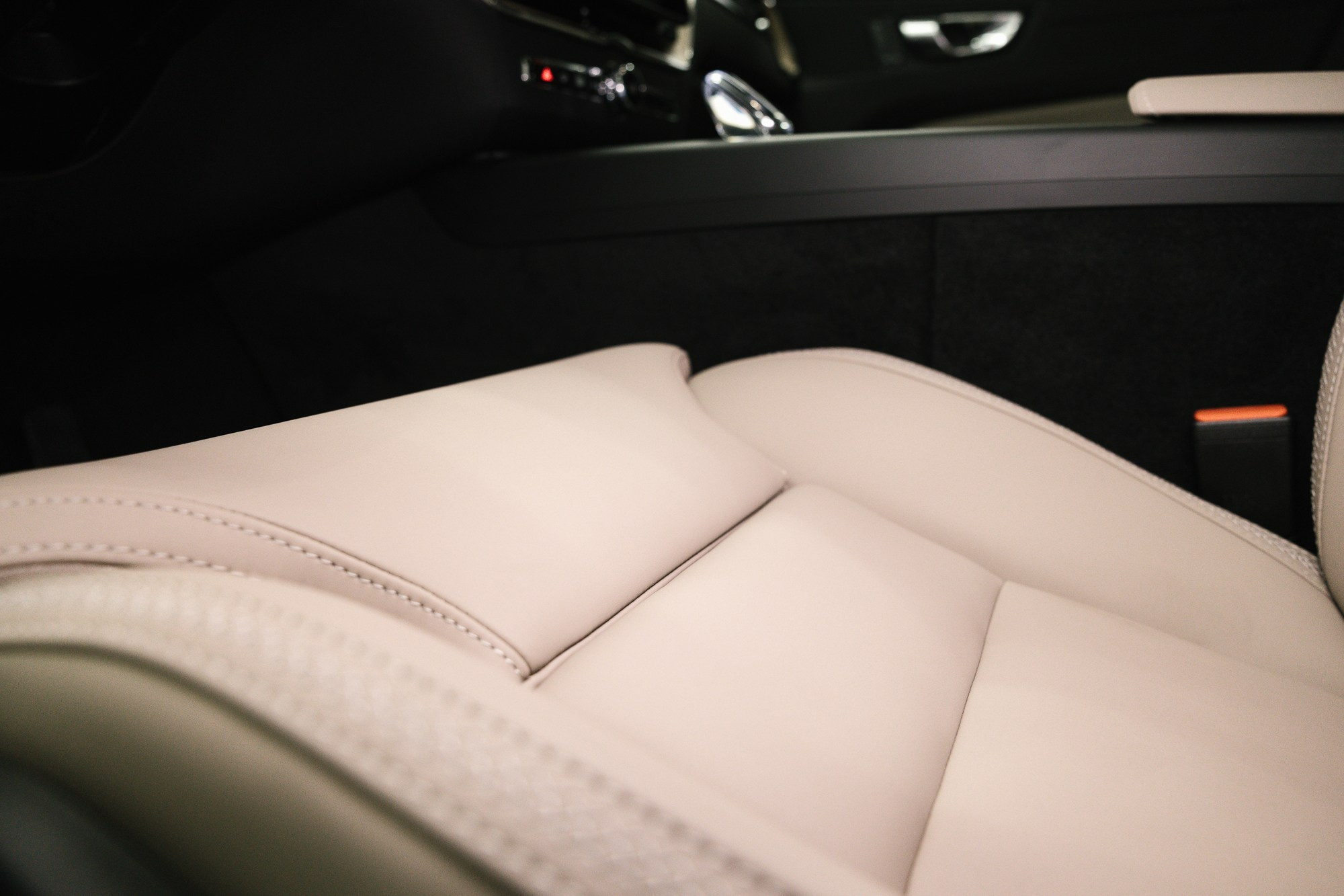 Volvo XC60 2.0 T5 4WD AT (250 л. с.). Автосалон «Х-Авто»