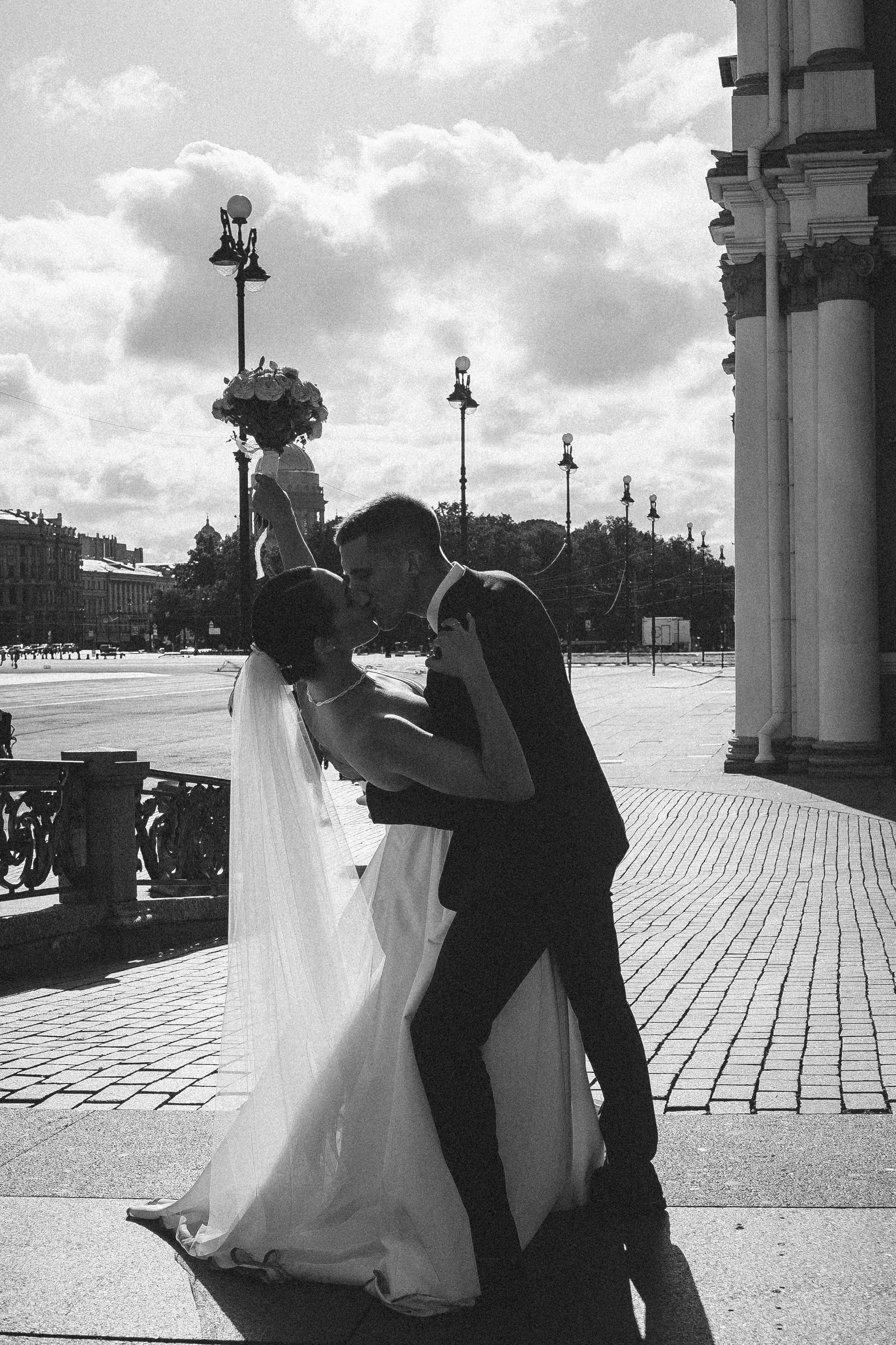 СВАДЕБНАЯ ПРОГУЛКА В САНТК-ПЕТЕРБУРГЕ (ИСАКИЕВСКИЙ СОБОР, ЗИМНЯЯ КАНАВКА, ЭРМИТАЖ И БОЛЬШАЯ МОРСКАЯ УЛИЦА). Профессиональный фотограф, Санкт-Петербург — Виктория Богомолова