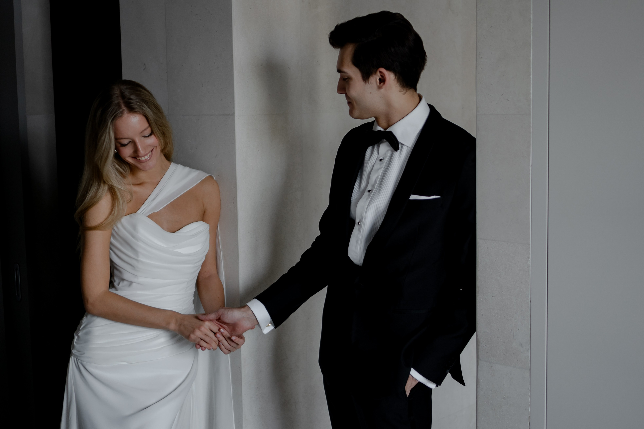 ЭЛЕГАНТНАЯ СВАДБЕНАЯ СЬЕМКА ЖЕНИХА И НЕВЕСТЫ В ДОРОГОМ ОТЕЛЕ САНКТ-ПЕТЕРБУРГА. Профессиональный фотограф, Санкт-Петербург — Виктория Богомолова