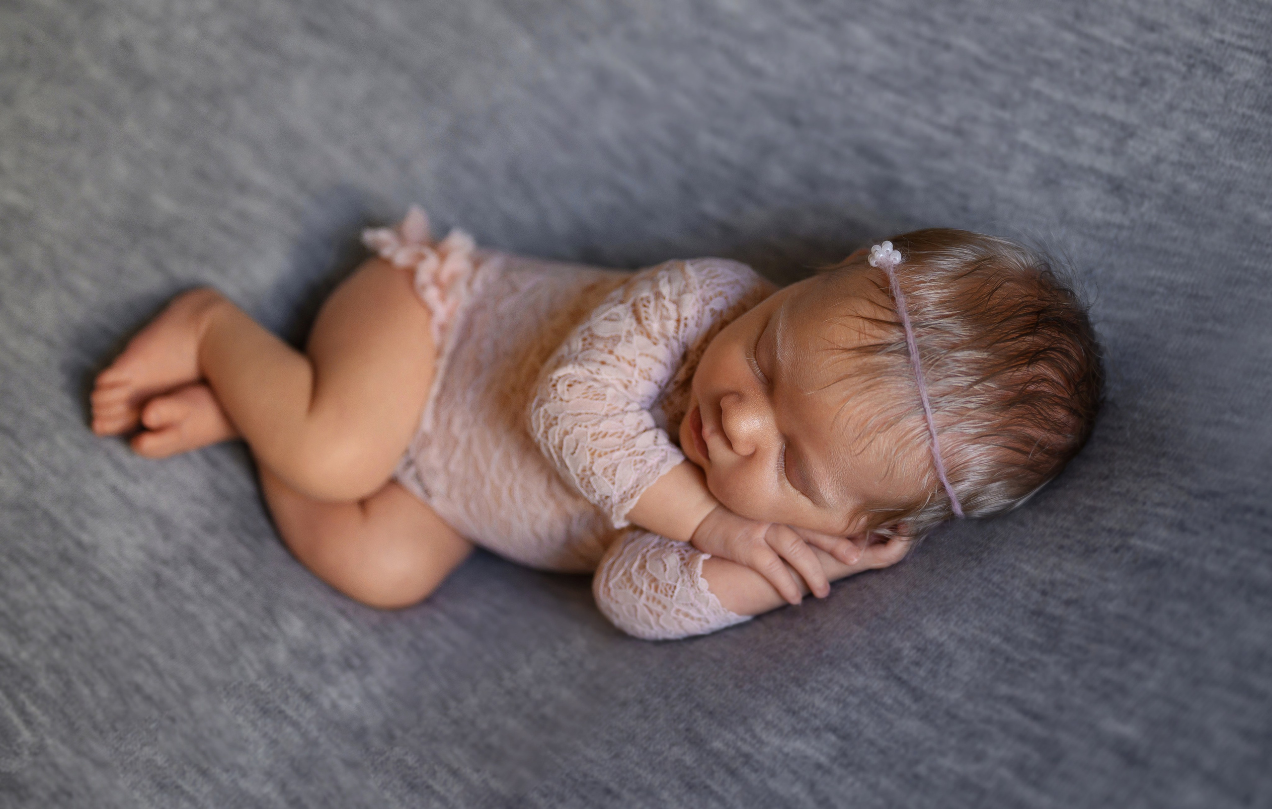 Фотосессия новорожденных, нью-борн малышей в Кингисеппе, Сестрорецке, Санкт-петербурге