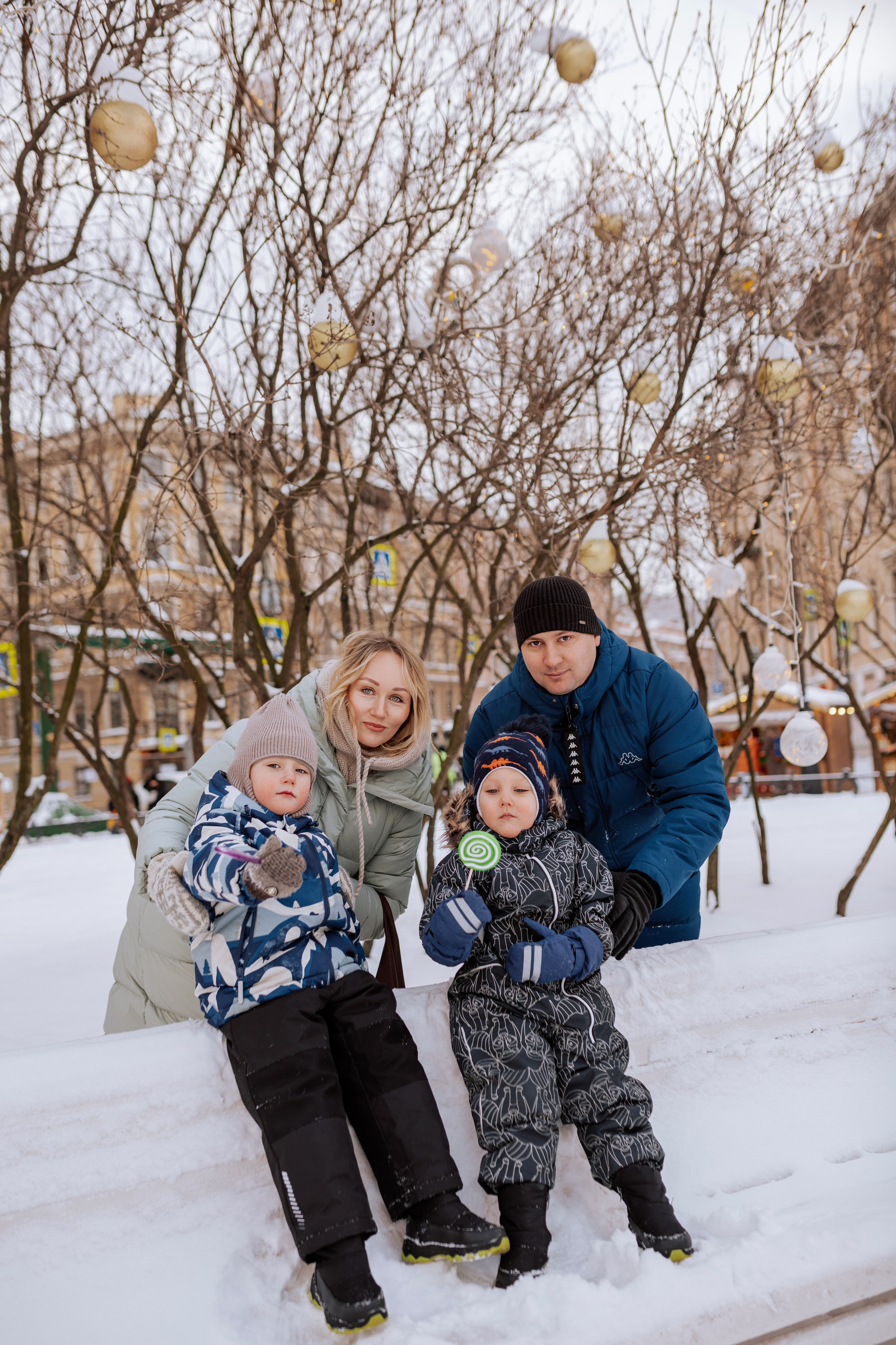 Семейная, Манежная площадь