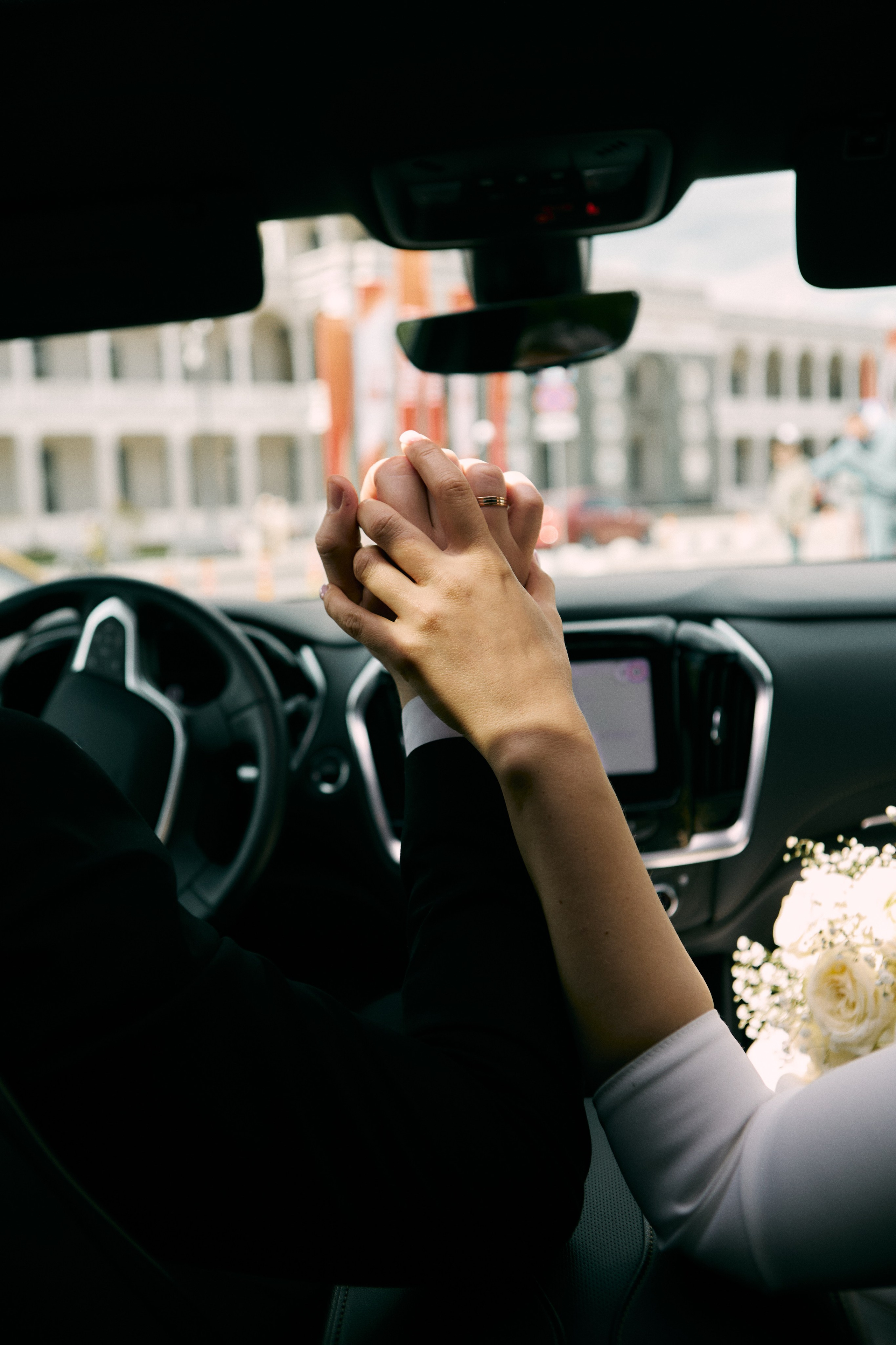 Фотограф Калагина Светлана - свадебная фотосессия молодоженов в машине