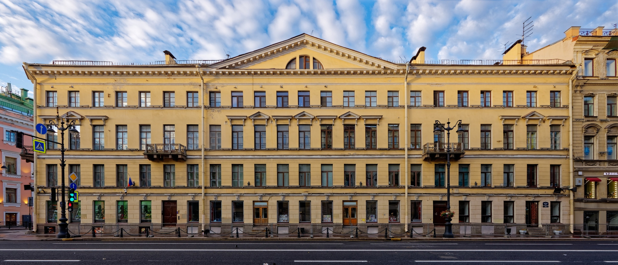 Санкт-Петербург, Невский проспект, дом 13 (Большая Морская улица, дом 9). Дом Чаплина, 1806 год. Архитектор Викентий Иванович Беретти. ОКНФЗ 781610424150006