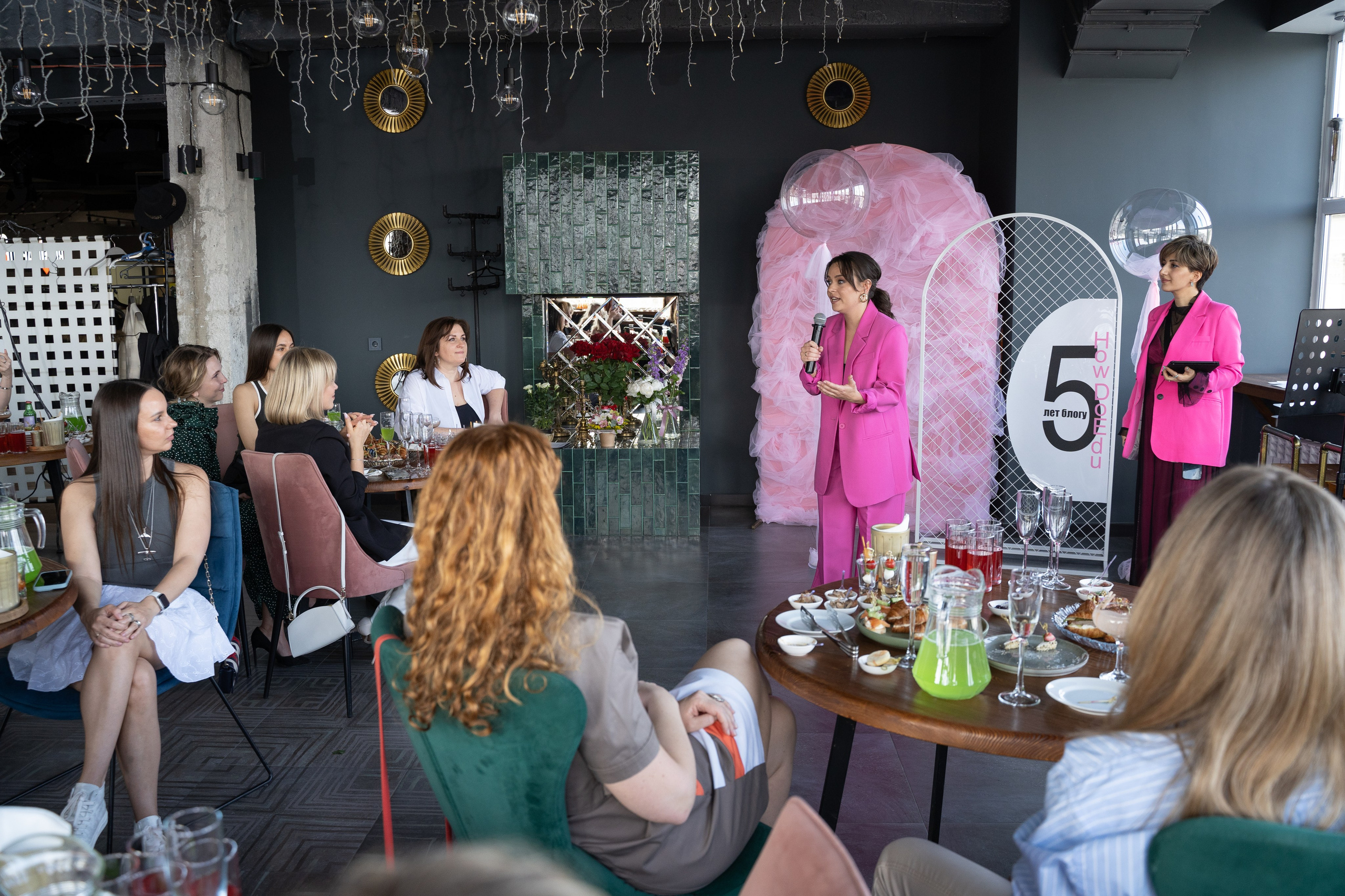 День рождения блога HowDoEdu. Свадебный и семейный фотограф в Екатеринбурге Анна Месяцева