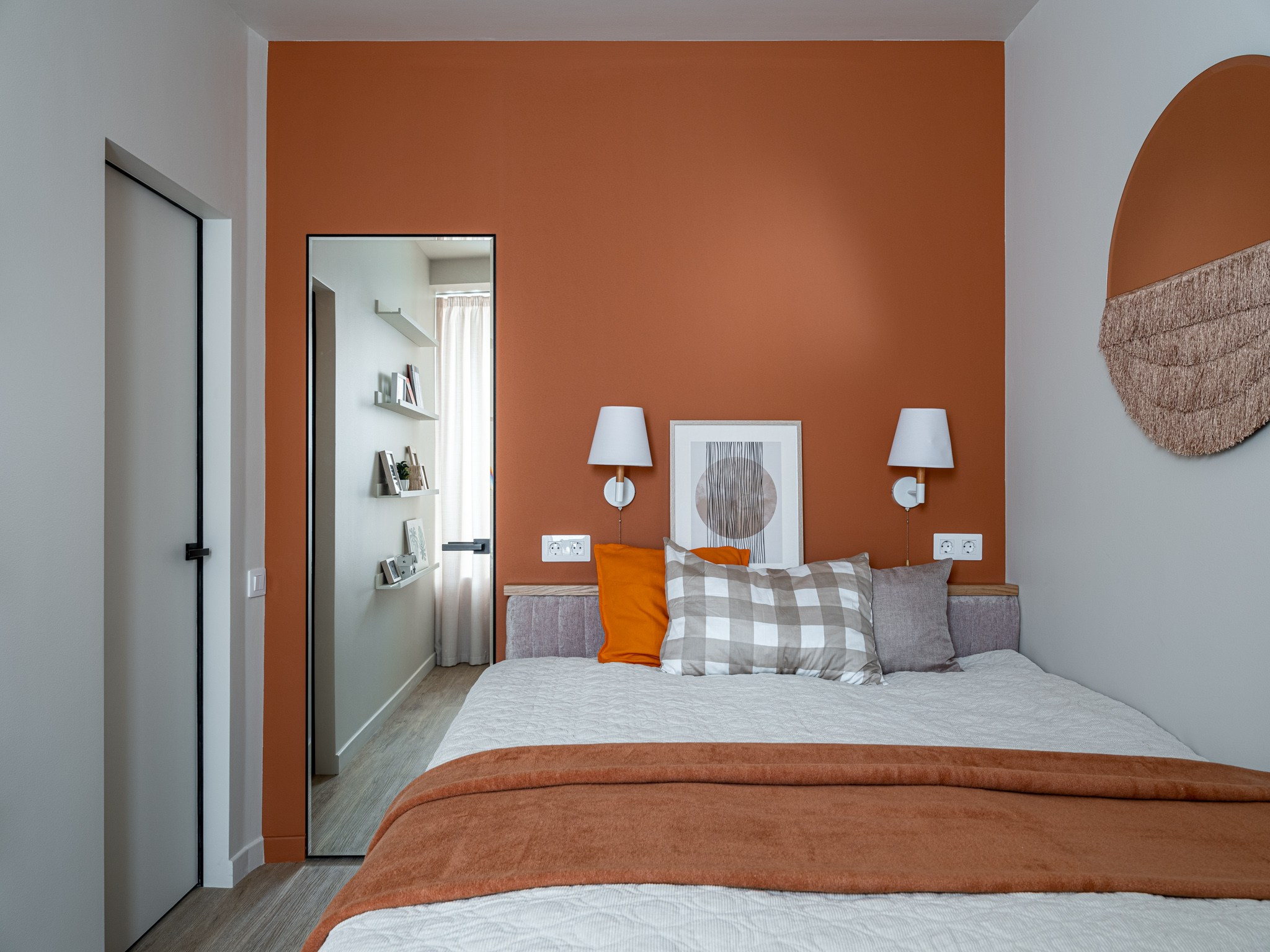 Маленькая квартира: Анастасия Филиппова, Олеся Миколаец, студия FAM Design. Фотограф Василий Буланов