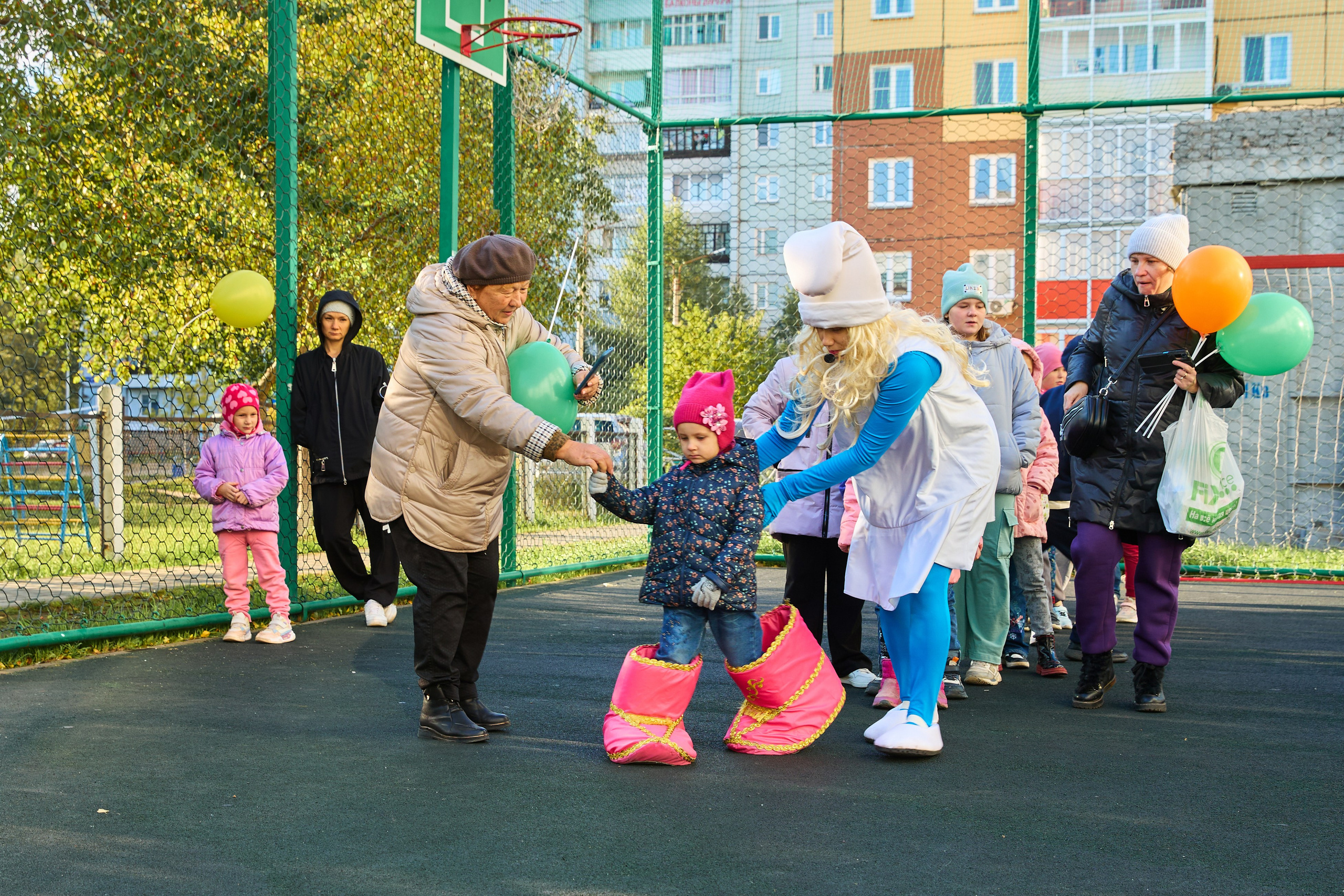 Лето закончилось, но праздник продолжается. День двора