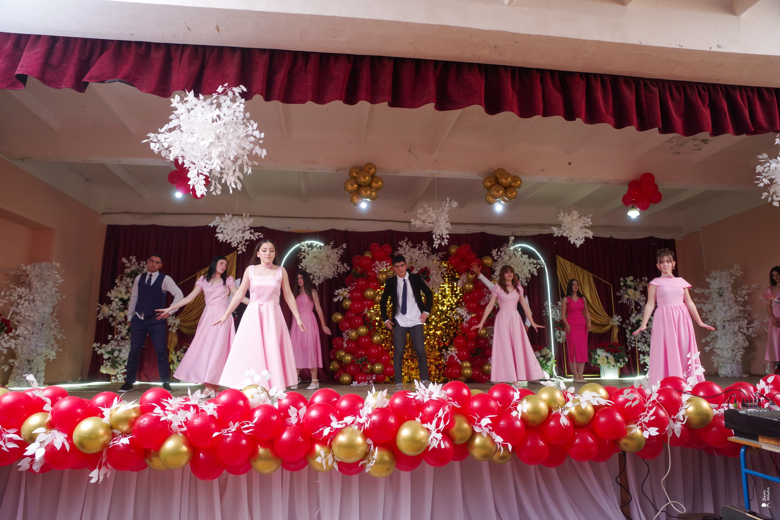 Абаша концерт в школе. Портретный фотограф Денис Милютин