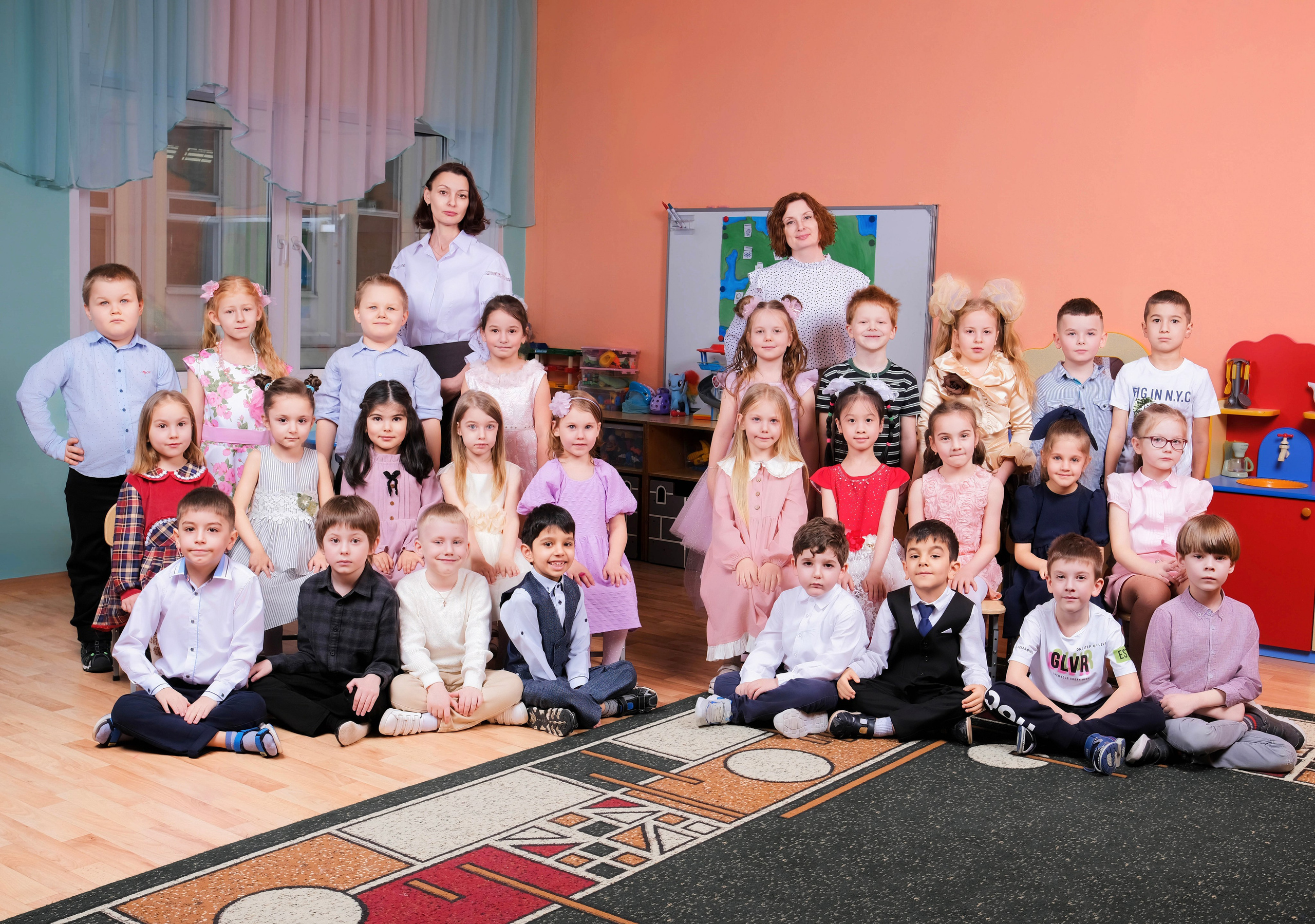 Групповые и общие фотографии. Оживающие выпускные альбомы в Москве и Московской области