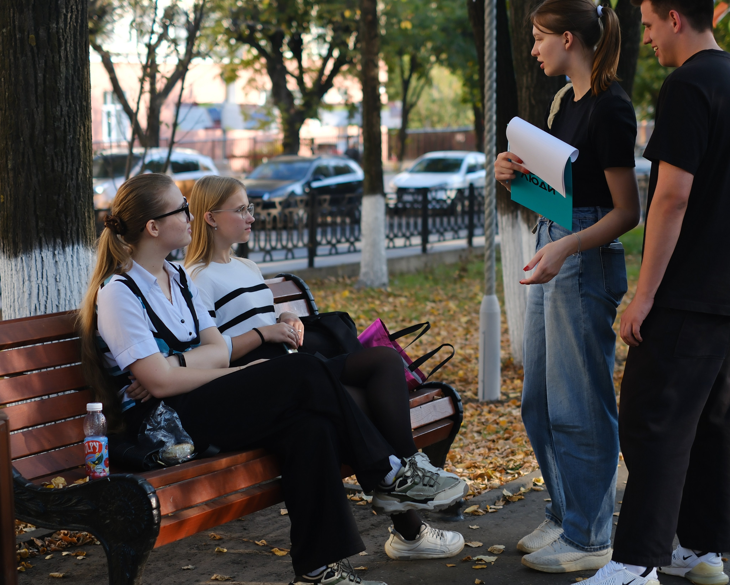 Социальный опрос для партии. Репортаж с возложения цветов 23.02.2023