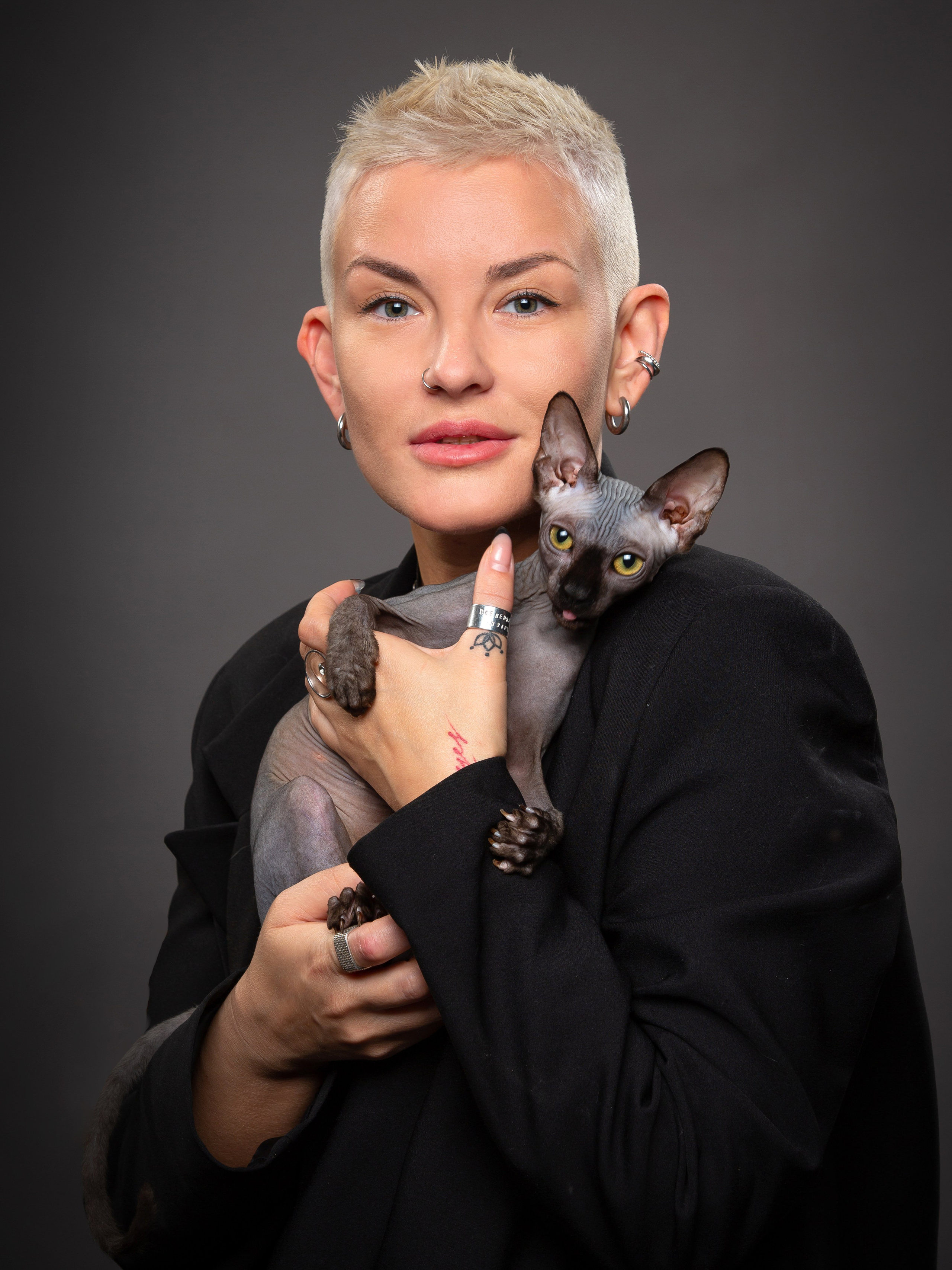 С кошкой. Фотограф Мария Кольцова