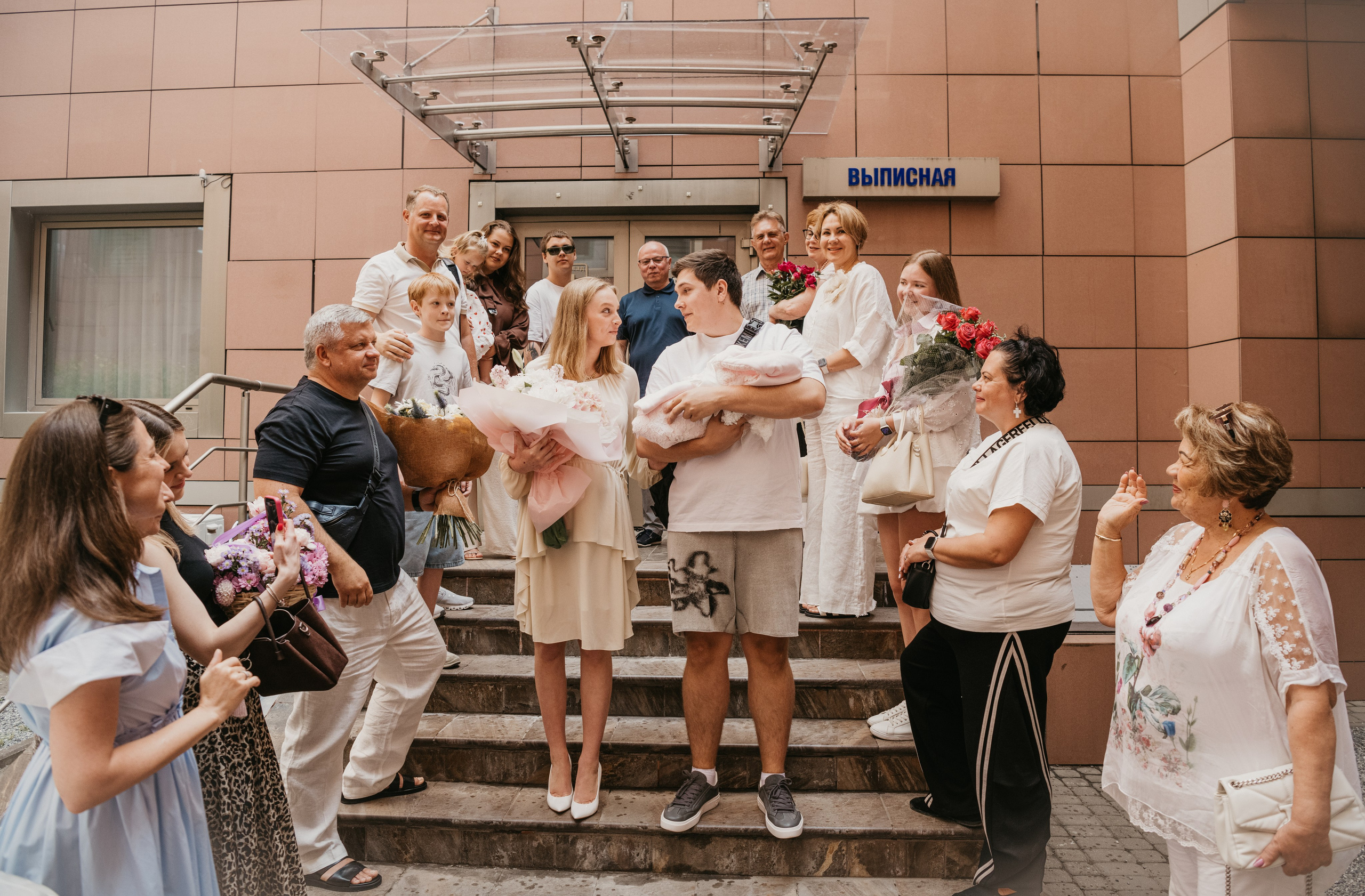 Выписка Виктории. Мать и дитя. Фотограф на выписку из роддома в Москве и МО