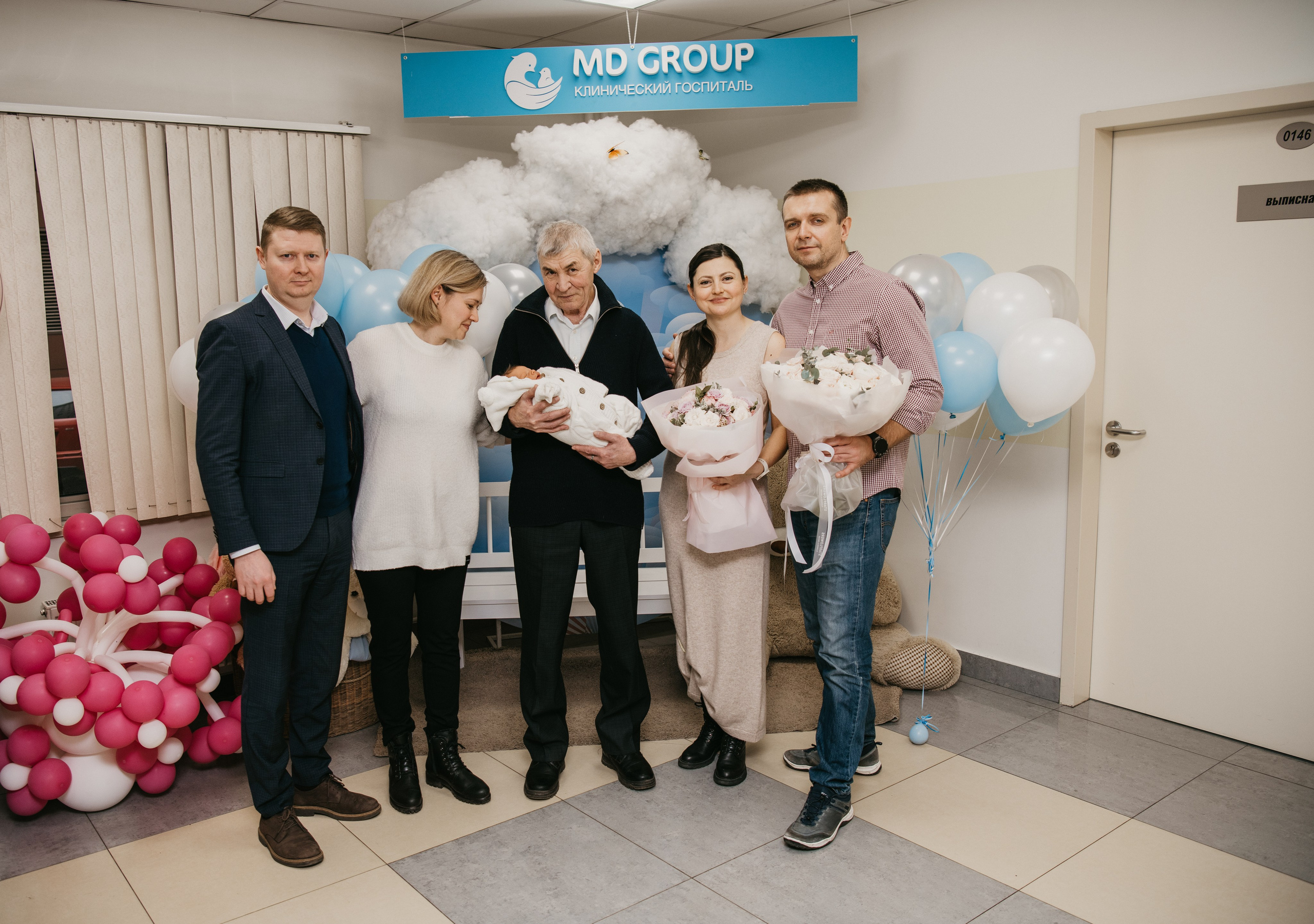 Выписка малыша. Мать и дитя на Севастопольском. Фотограф на выписку из роддома в Москве и МО