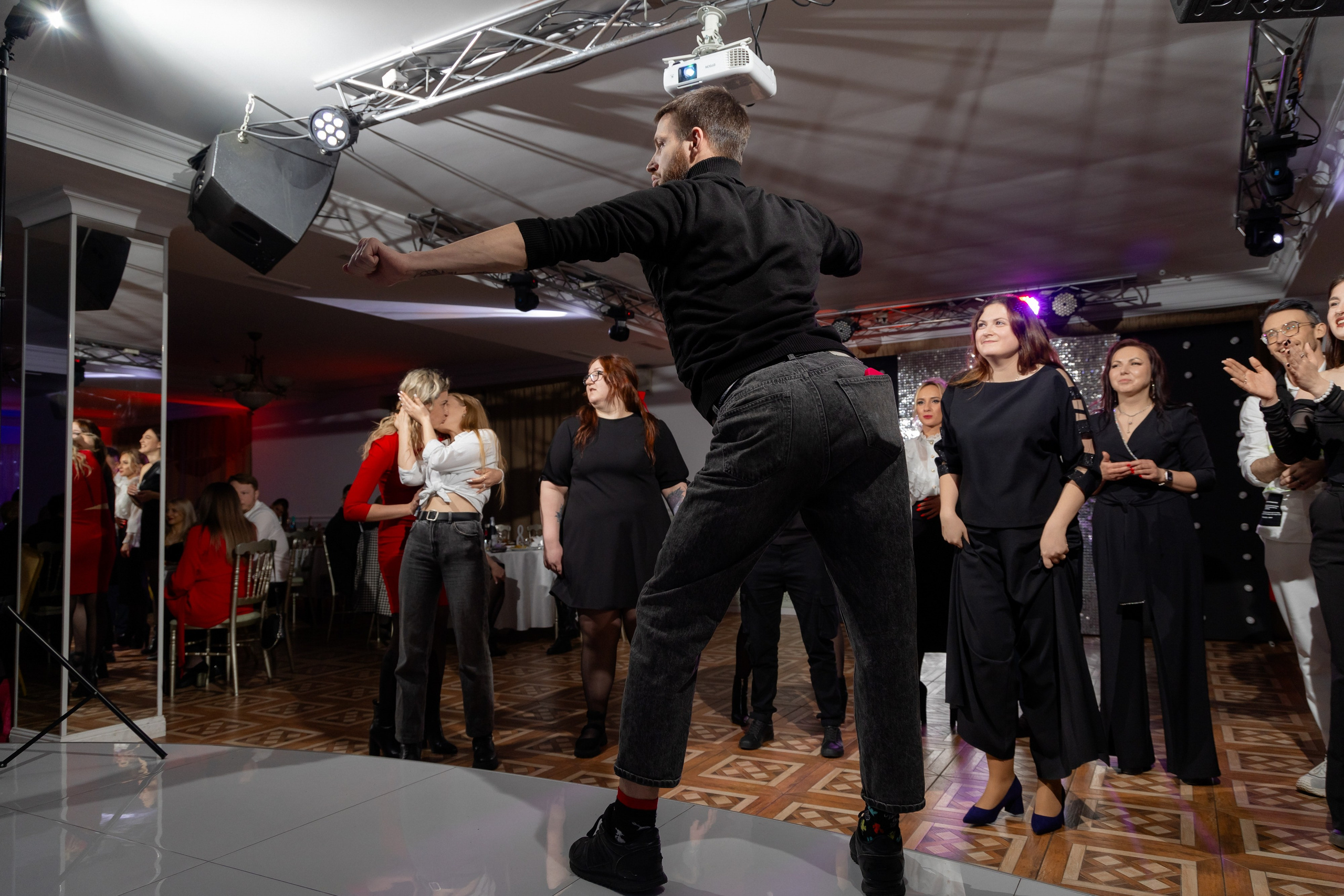 Корпоративная фотосъемка для кафе GARAGE | Новый год 2025 | Минск. Свадебный фотограф в Минске/Беларуси Сергей Спиридонов