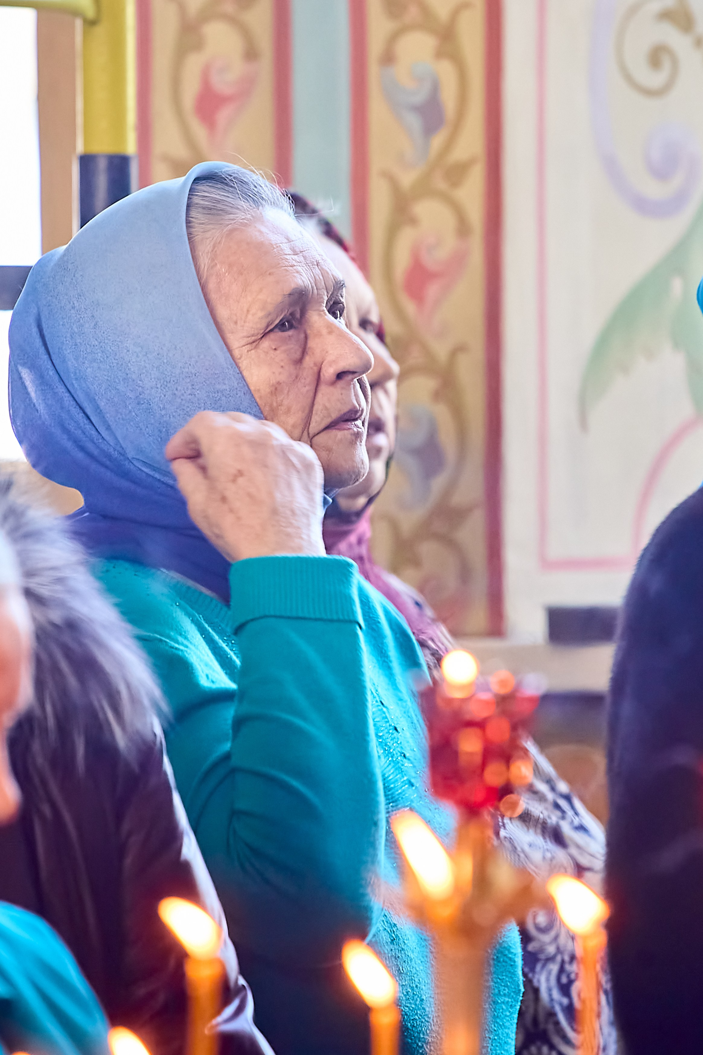 Лица в Храме. На празднике Сретения в Храме Преподобного Серафима Саровского. Православный портретный фотограф Николай Голованов