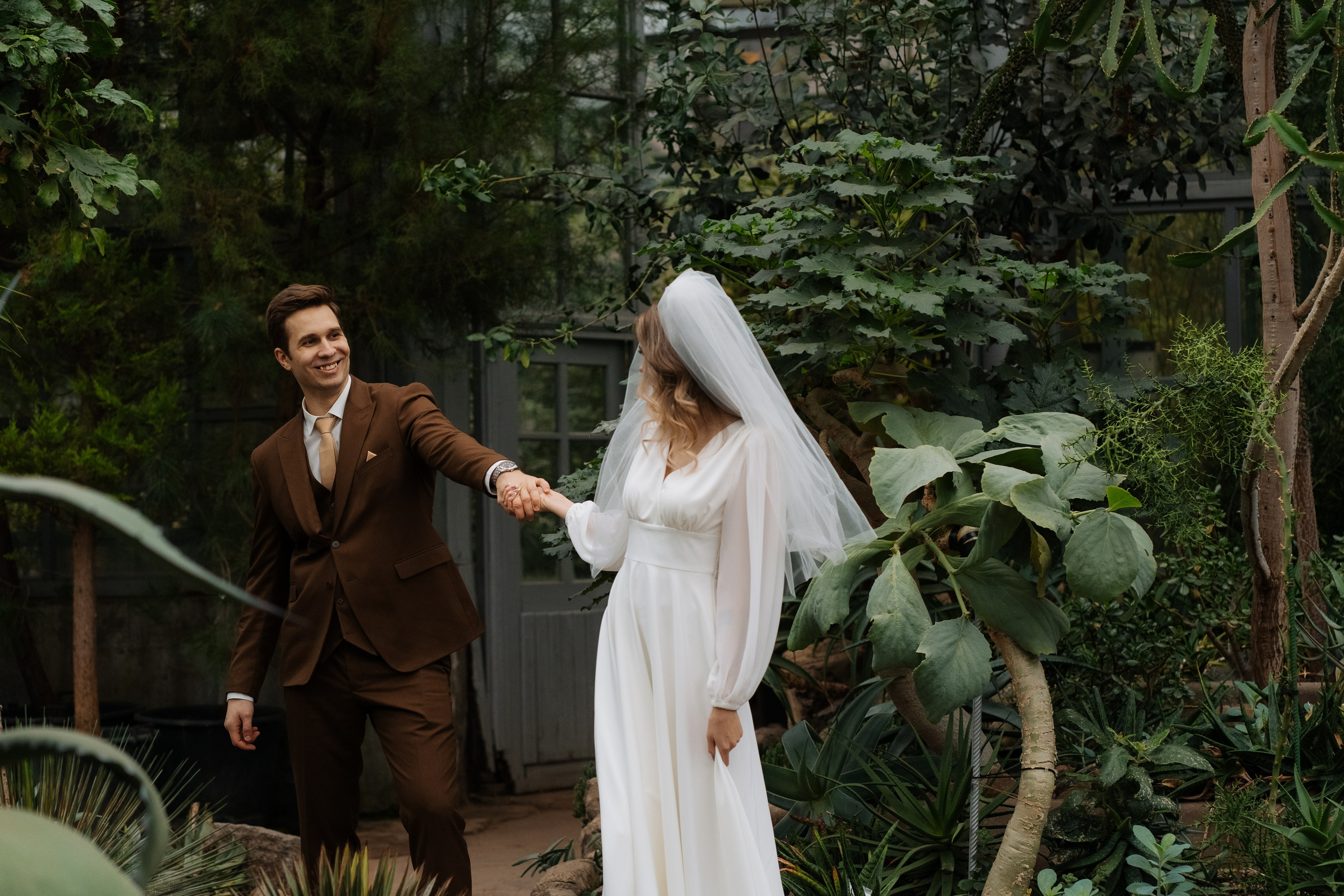 Свадебная фотосессия в оранжерее, Москва. Свадебный фотограф в Москве Анна Полушина