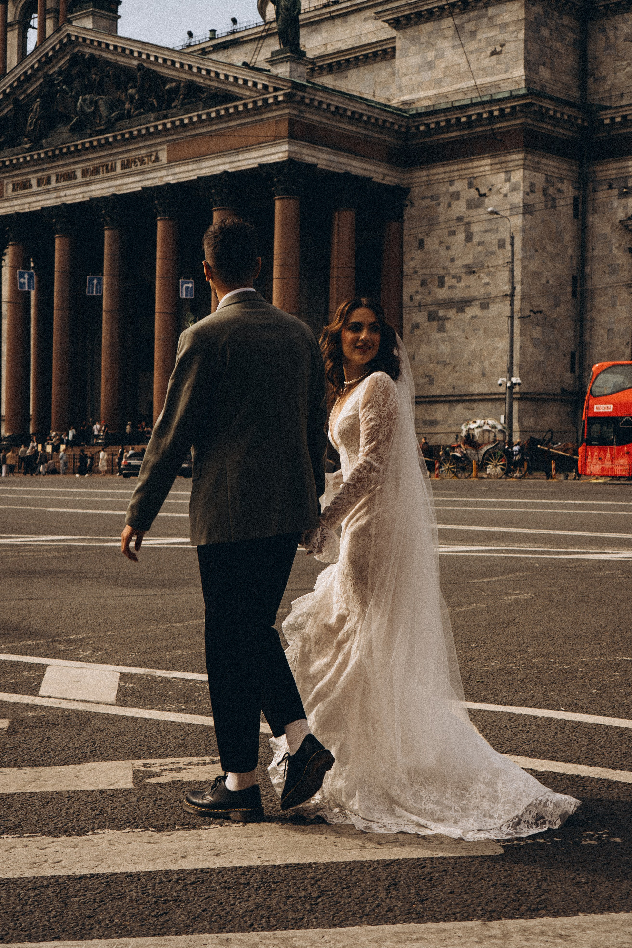 СВАДЕБНАЯ ПРОГУЛКА ВОЗЕ ИСАИКЕВСКОГО СОБОРА АСТОРИИ И ЗАКОНОДАЛЕТНОГО СОБРАНИЯ. Профессиональный фотограф, Санкт-Петербург — Виктория Богомолова