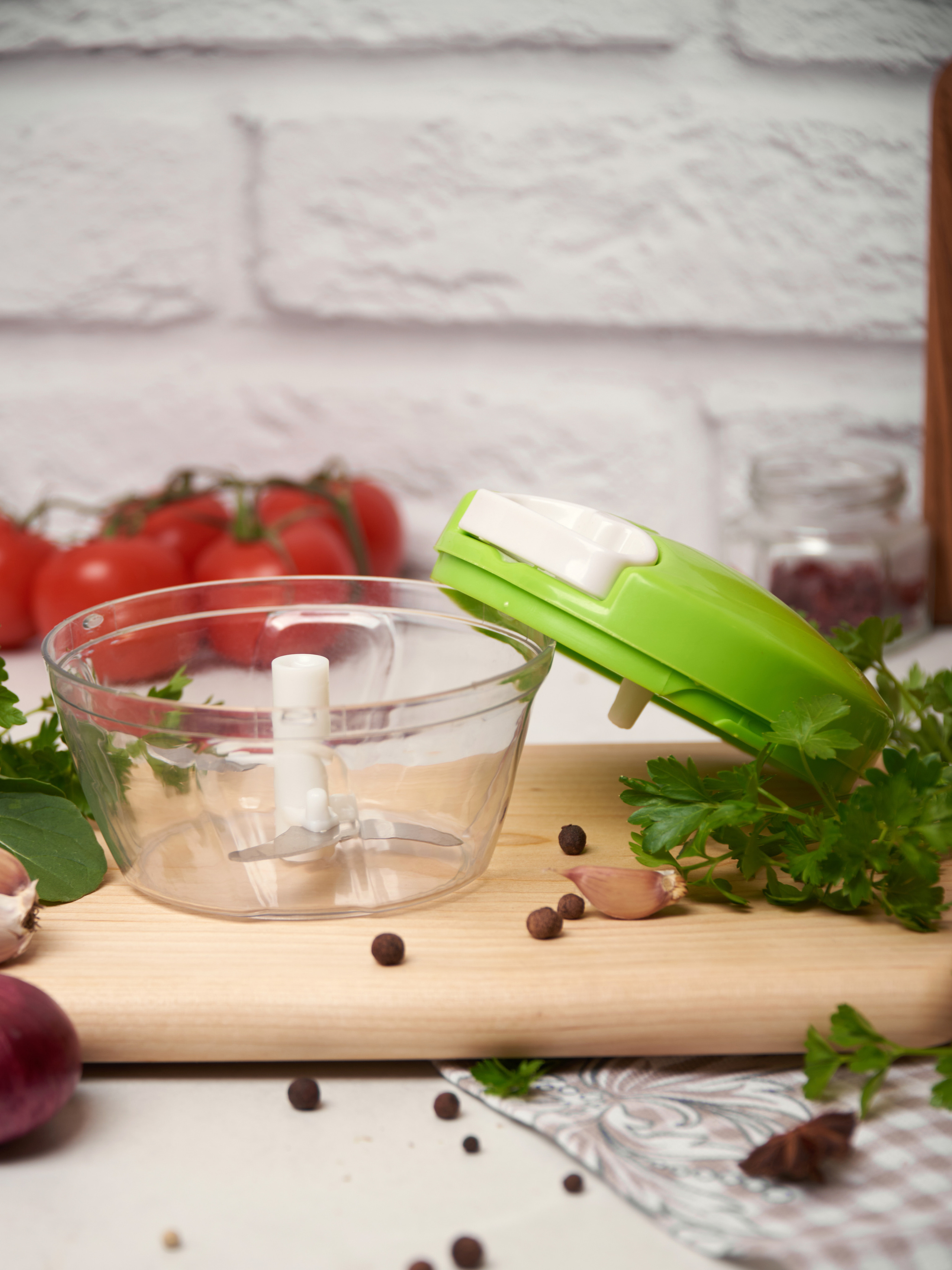 Съемка с имитацией кухни для измельчителя. Контент фотограф для бизнеса и маркет-плейсов