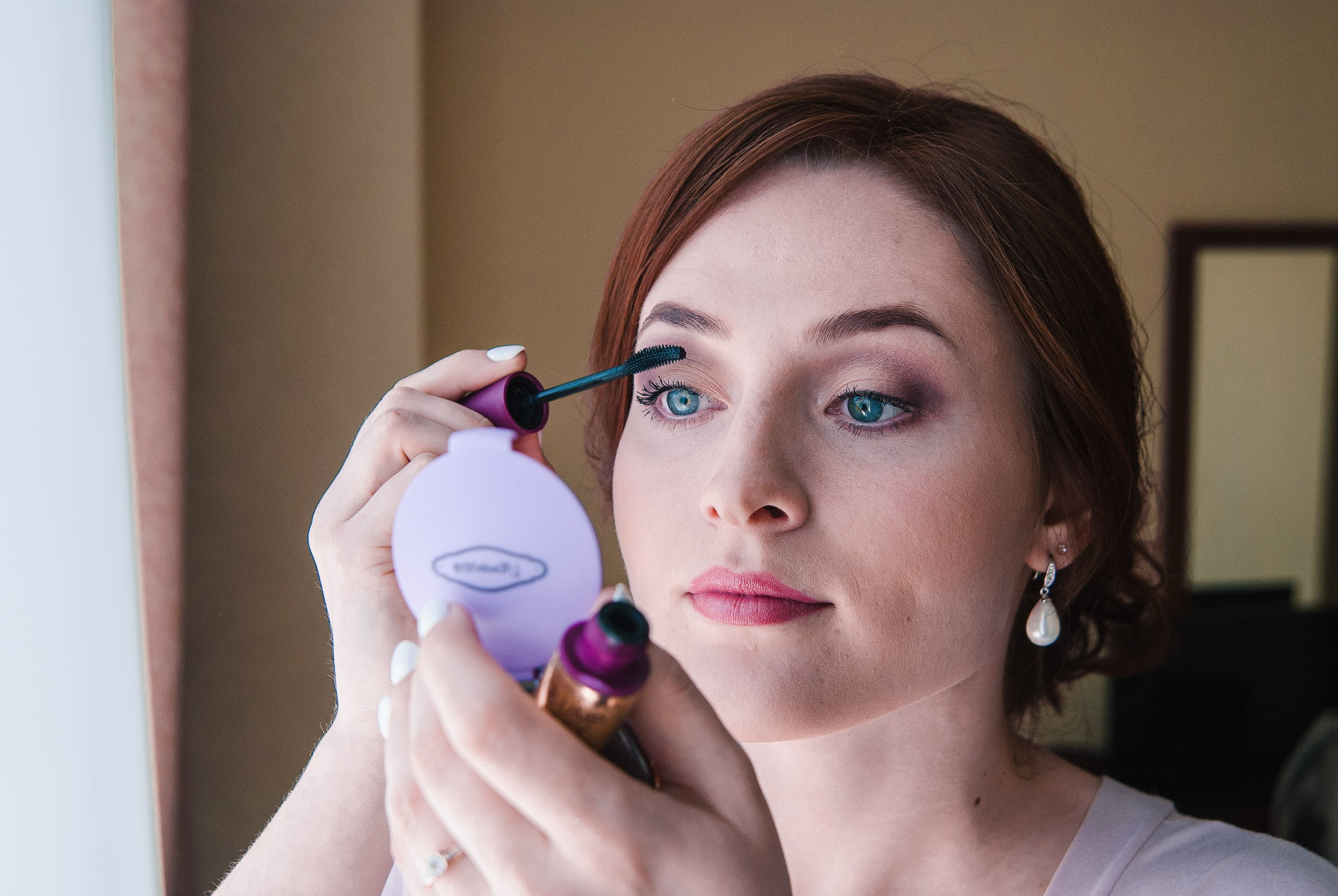 Анастасия и Роман. Утро невесты и торжественная регистрация. Семейный, портретный, репортажный фотограф lifestyle в Москве и Кирове