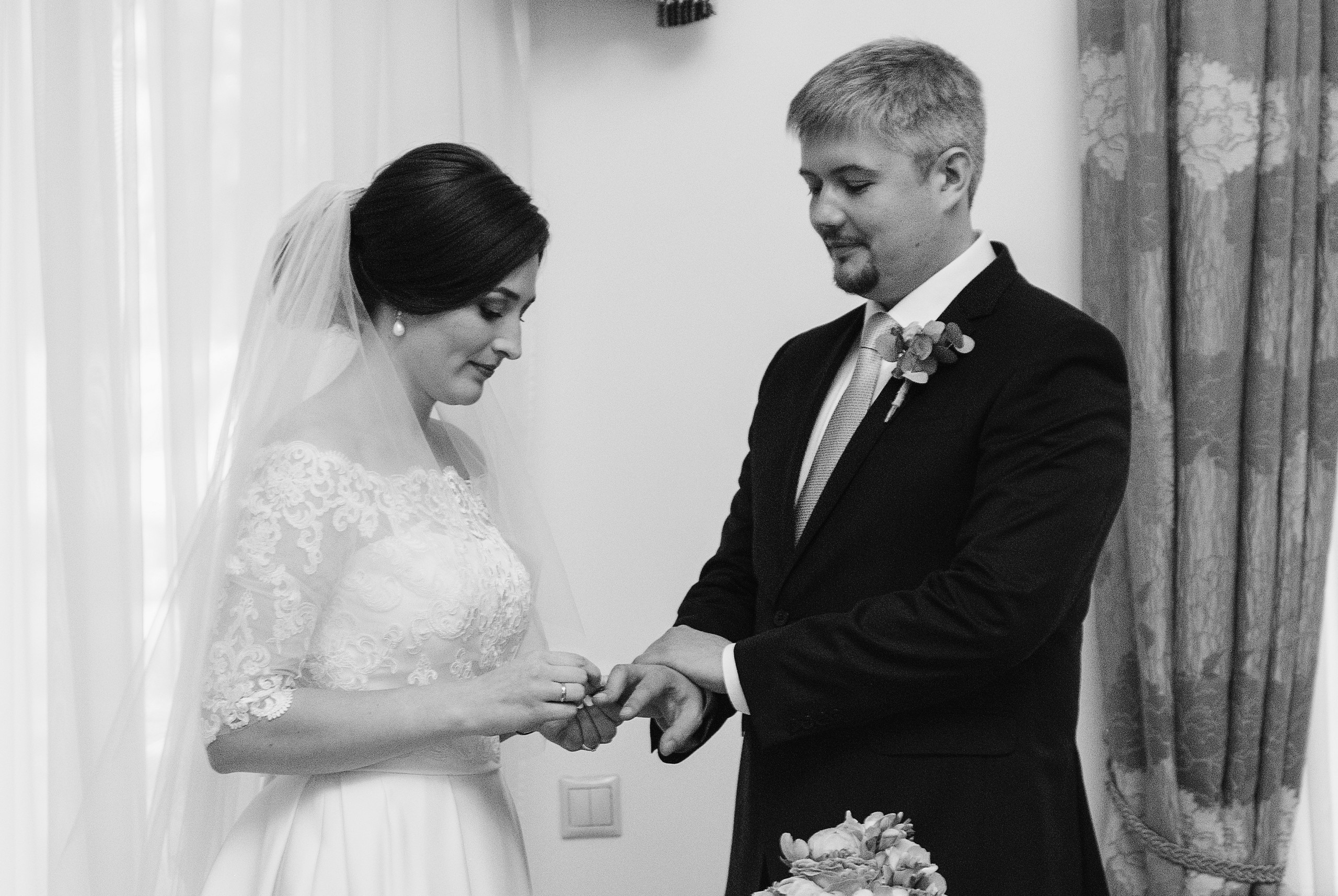 Анастасия и Роман. Утро невесты и торжественная регистрация. Семейный, портретный, репортажный фотограф lifestyle в Москве и Кирове