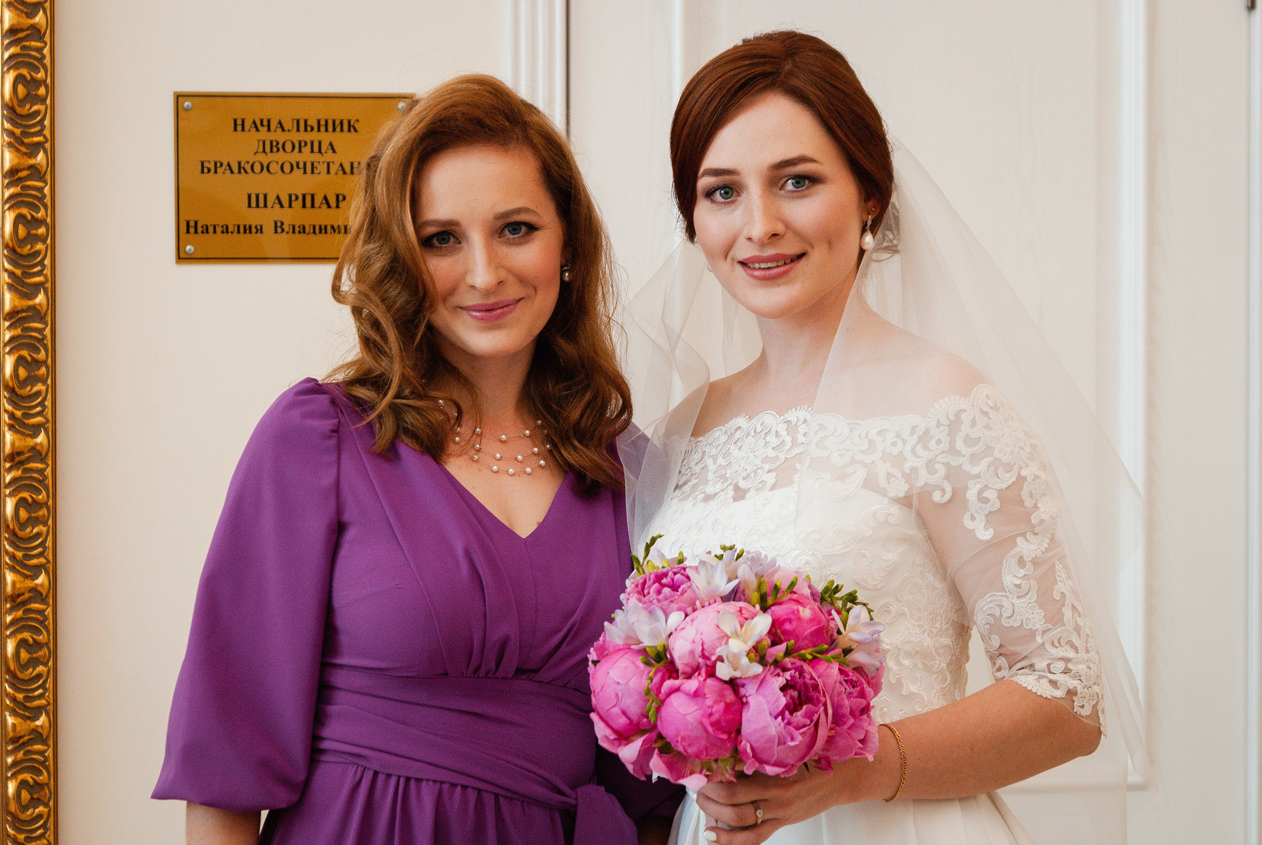 Анастасия и Роман. Утро невесты и торжественная регистрация. Семейный, портретный, репортажный фотограф lifestyle в Москве и Кирове