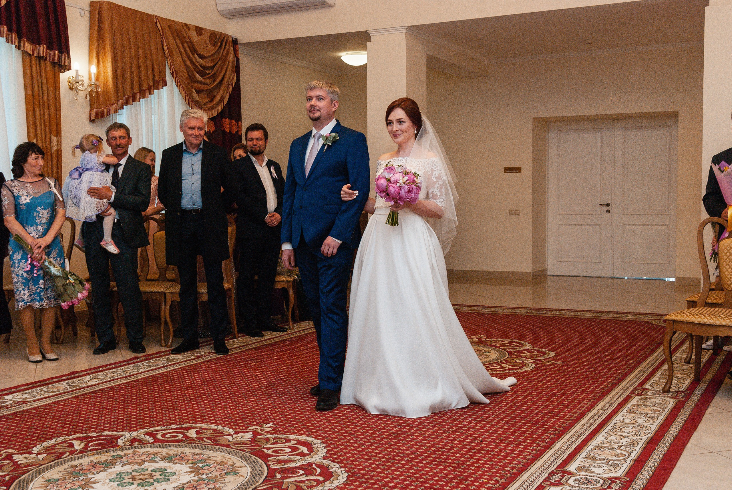 Анастасия и Роман. Утро невесты и торжественная регистрация. Семейный, портретный, репортажный фотограф lifestyle в Москве и Кирове