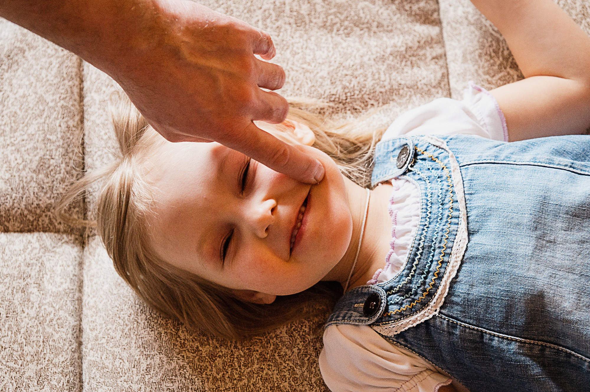 2021 Семейная домашняя фотосессия в Кирове. Семейный, портретный, репортажный фотограф lifestyle в Москве и Кирове
