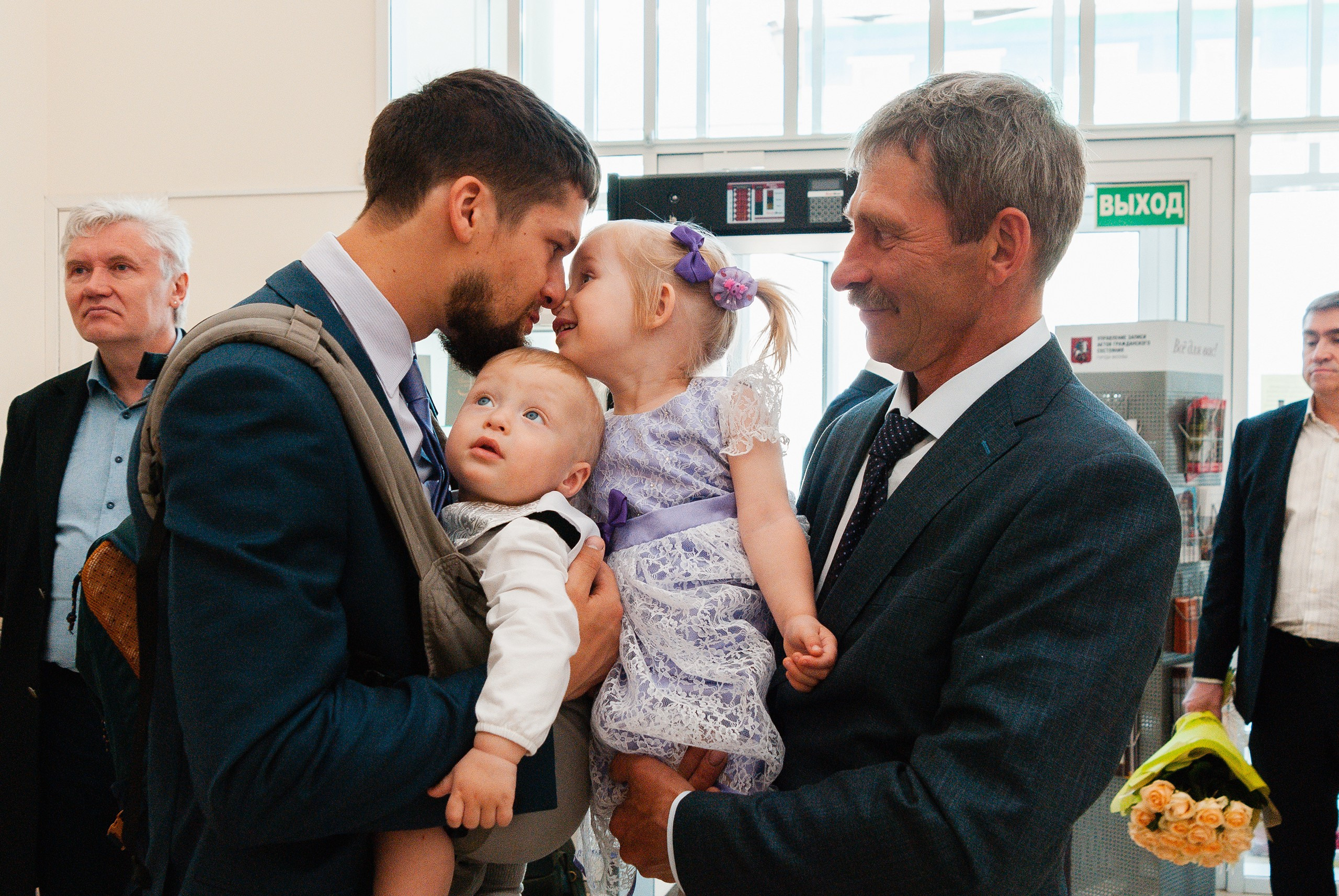 Анастасия и Роман. Утро невесты и торжественная регистрация. Семейный, портретный, репортажный фотограф lifestyle в Москве и Кирове