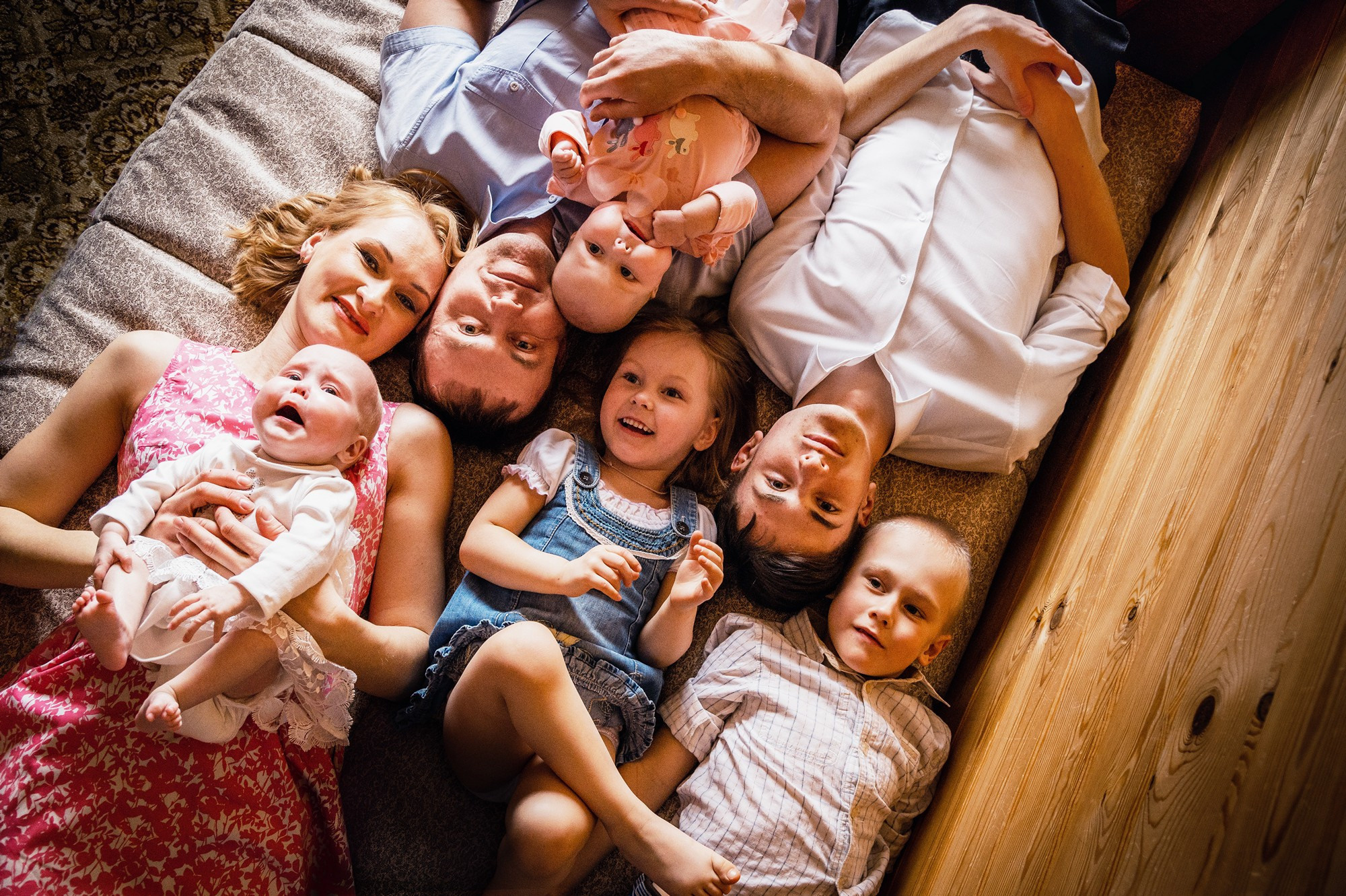 2021 Семейная домашняя фотосессия в Кирове. Семейный, портретный, репортажный фотограф lifestyle в Москве и Кирове