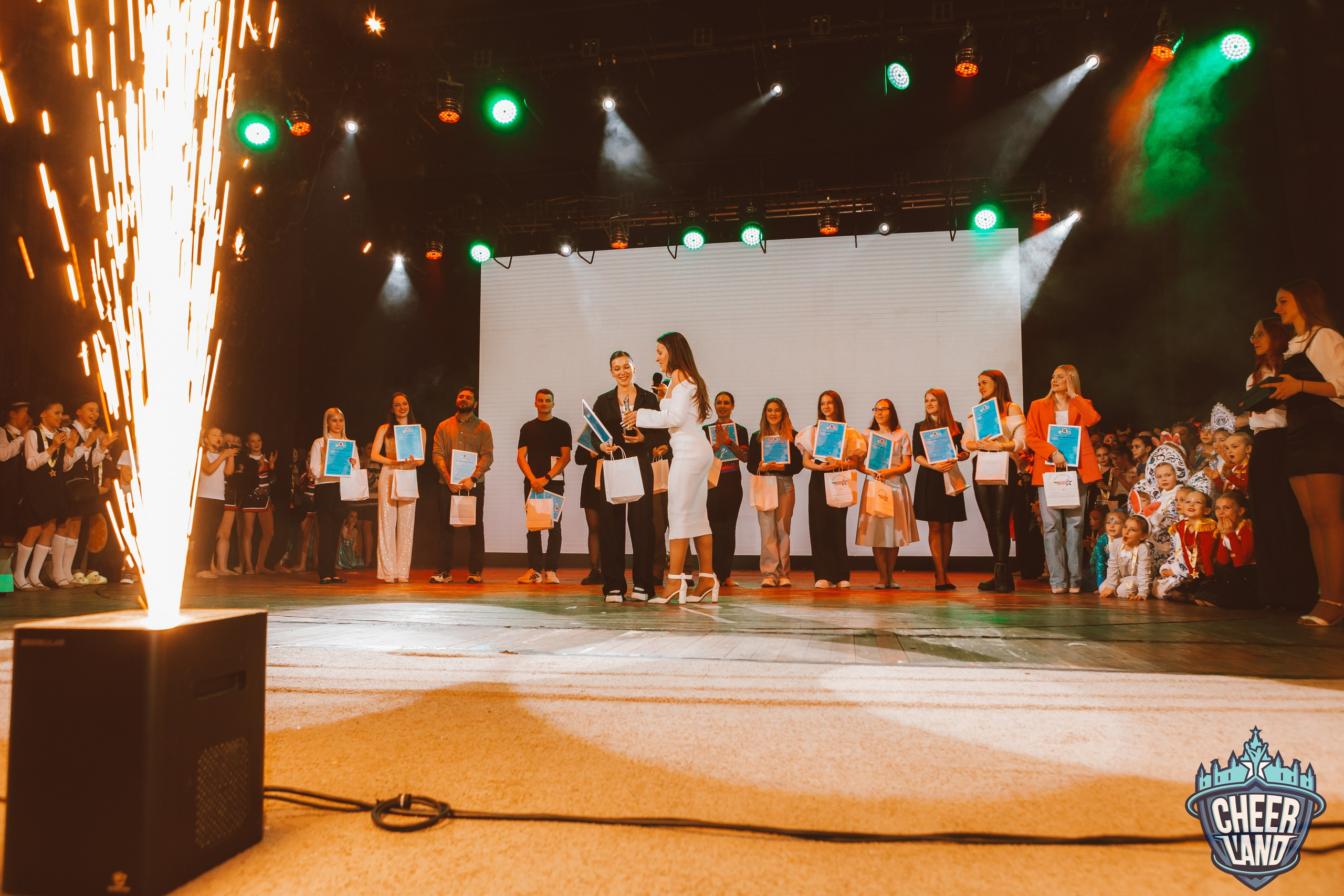 КОСМИЧЕСКОЕ НОВОГОДНЕЕ ПУТЕШЕСТВИЕ «CHEER LAND». Репортажный, семейный, свадебный, портретный фотограф