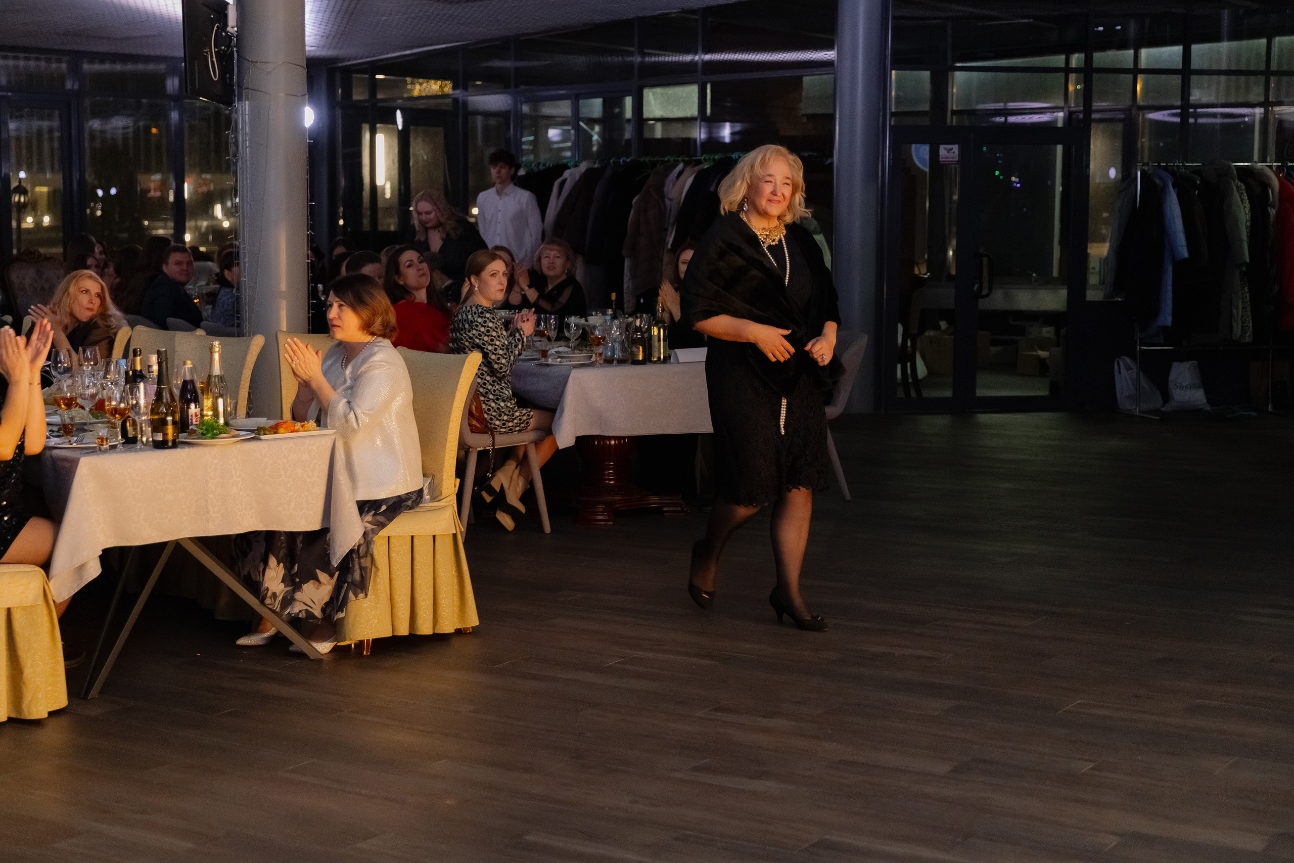 Корпоративная новогодняя фотосъемка для BELARUSBANK в Ресторане «Урарту». Свадебный фотограф в Минске/Беларуси Сергей Спиридонов