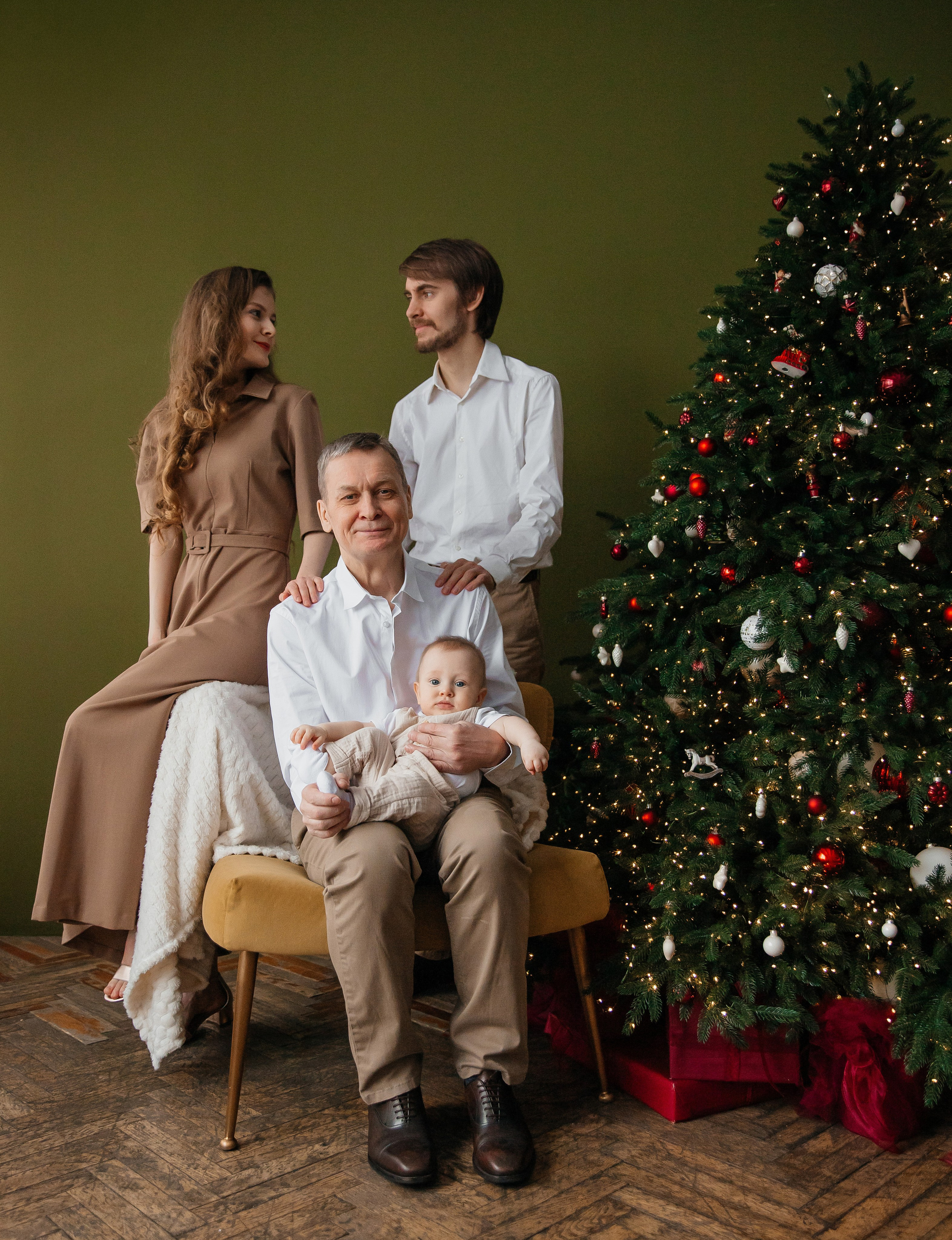 Новогодняя (мама, папа, сын и дедушка). Фотограф текстиля в Москве Ольга Иванова