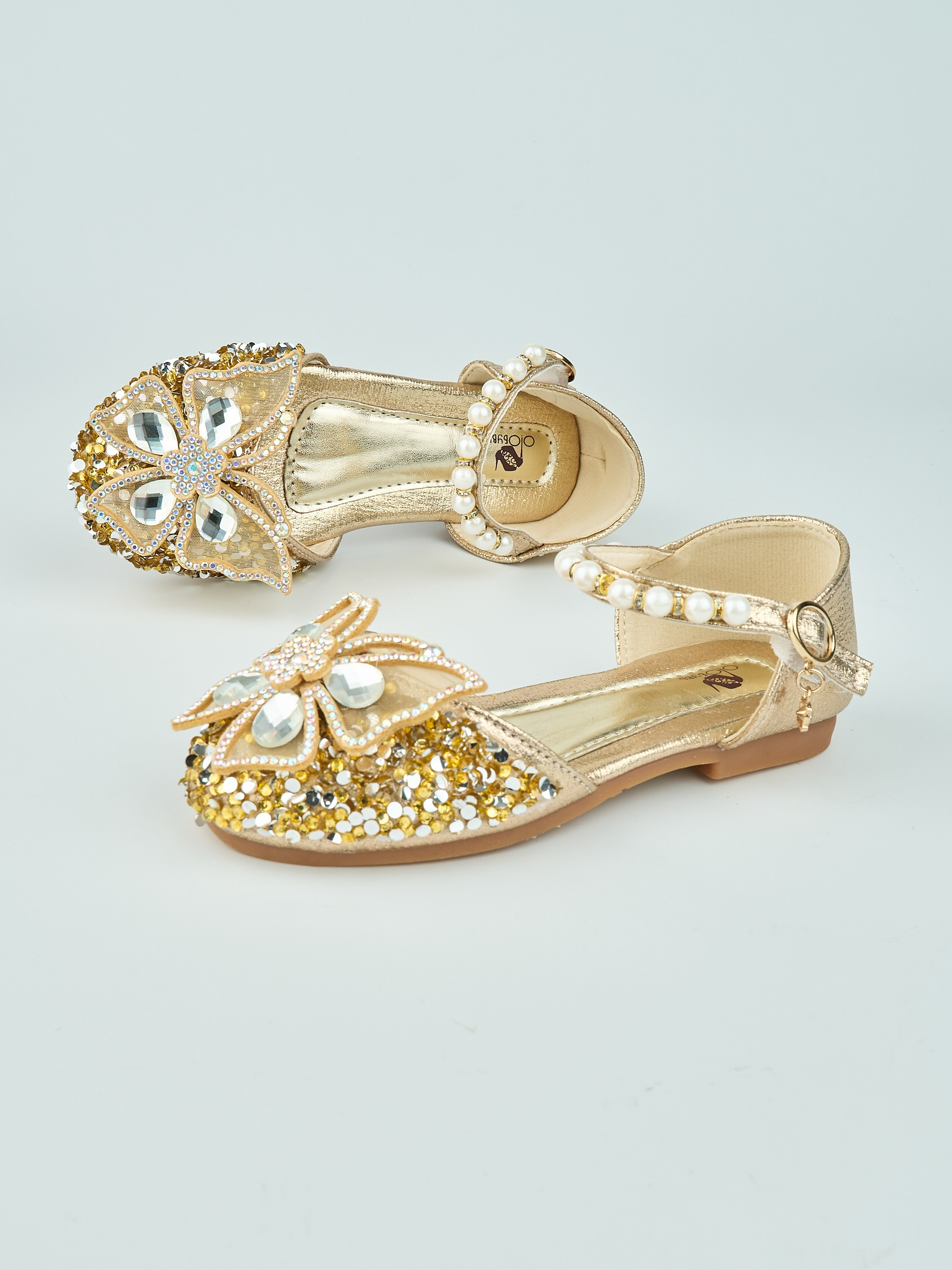 Каталожная фотосъёмка детских туфель для Wildberries