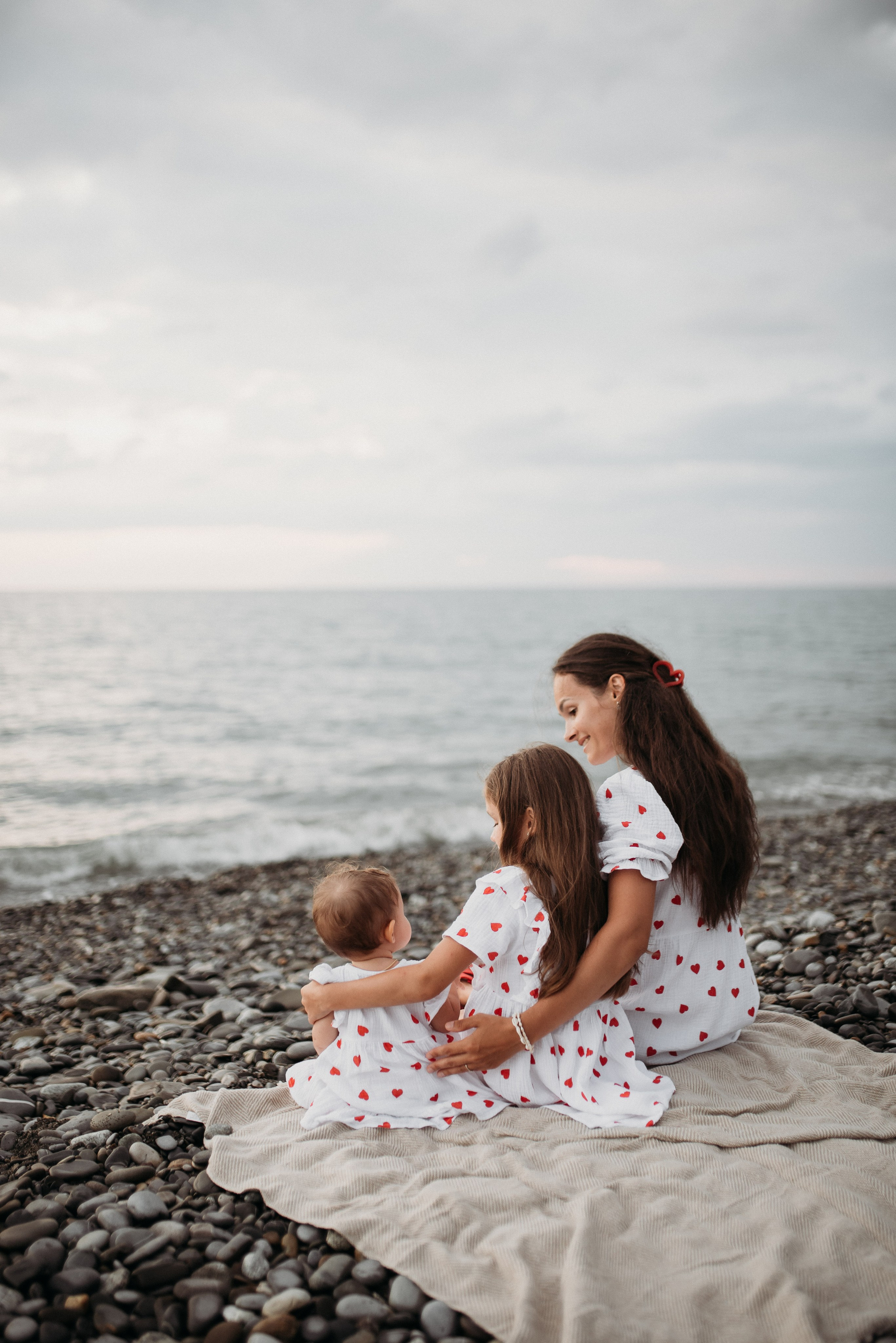 Семейная морская фотосессия на берегу Сочи. Фотограф в Сочи — Маргарита Поганова