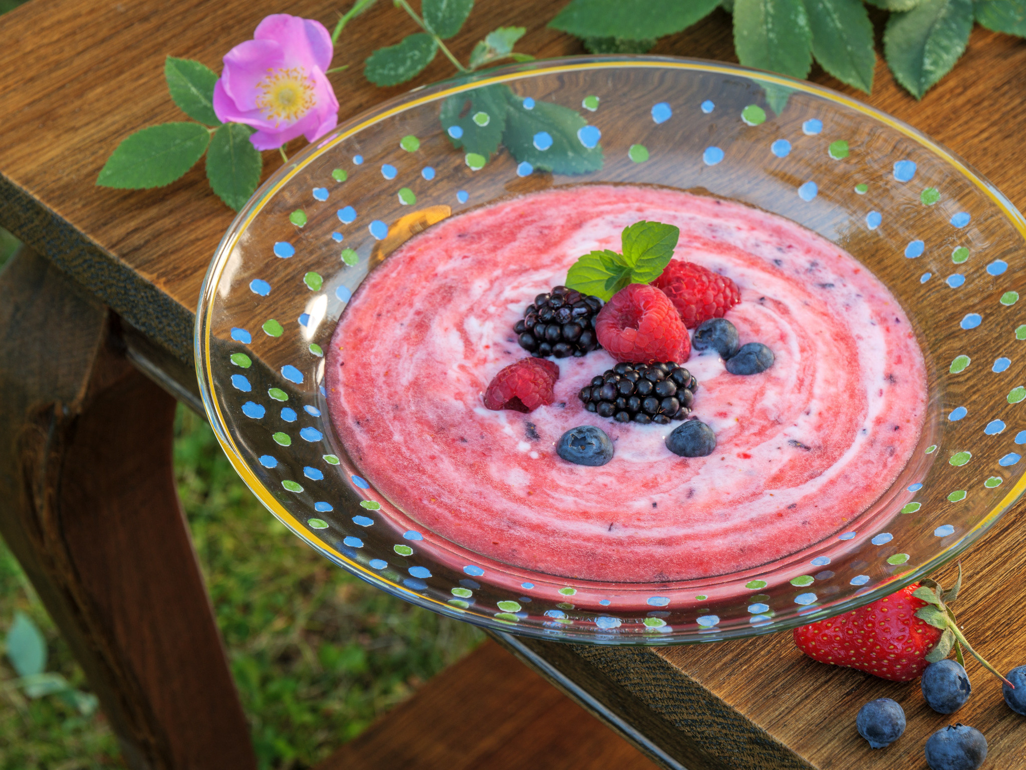 Холодный суп с ягодами