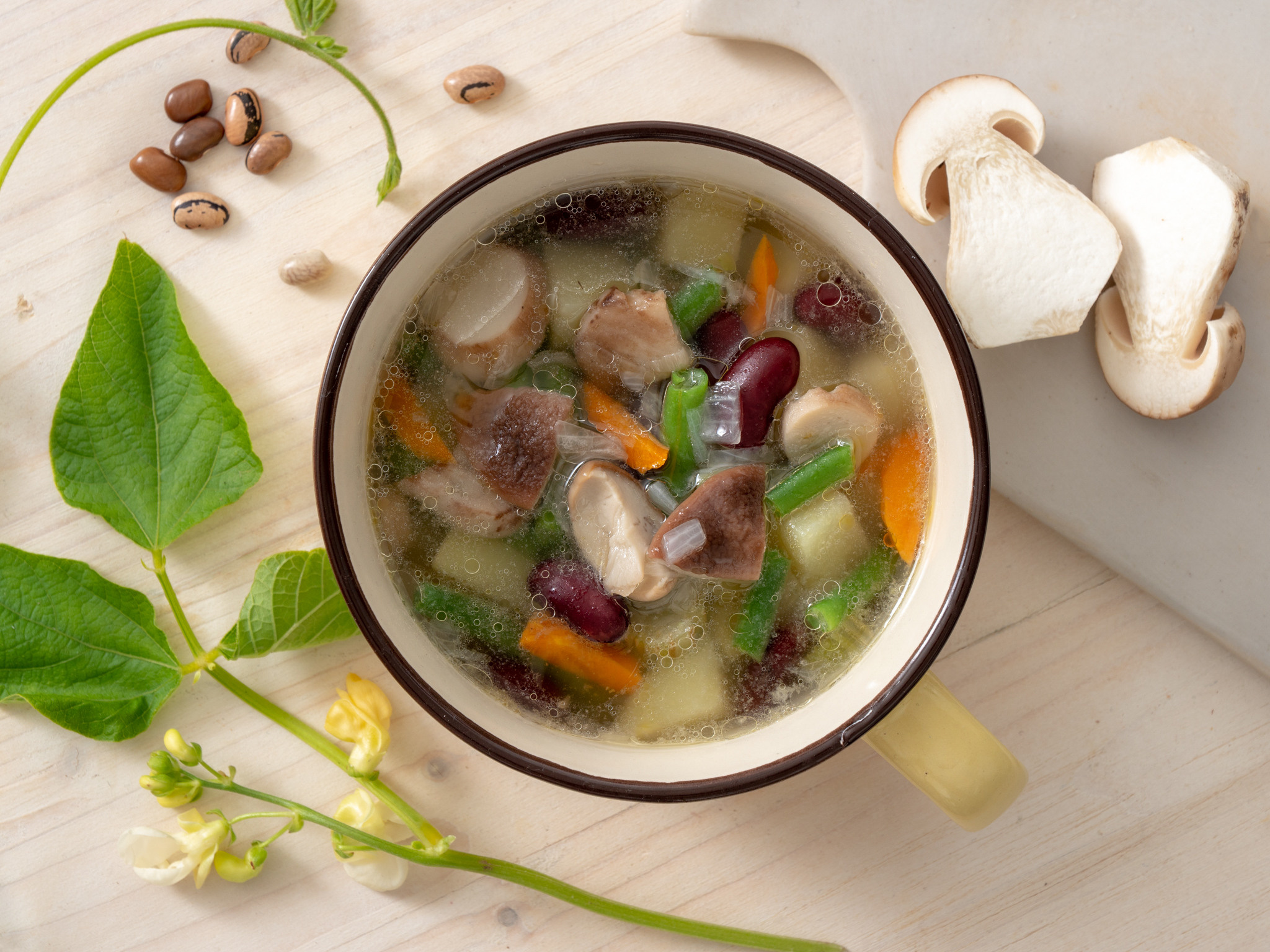 Фасолевый суп с грибами