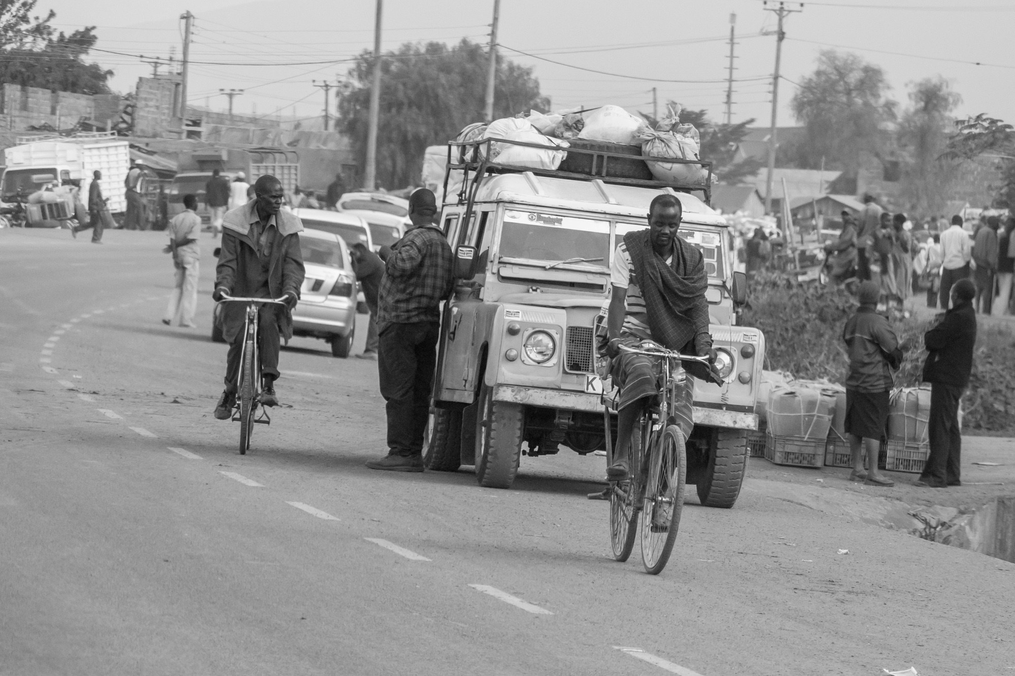 Кения. На обочине дороги. Фотограф Алексей Скоробогатько