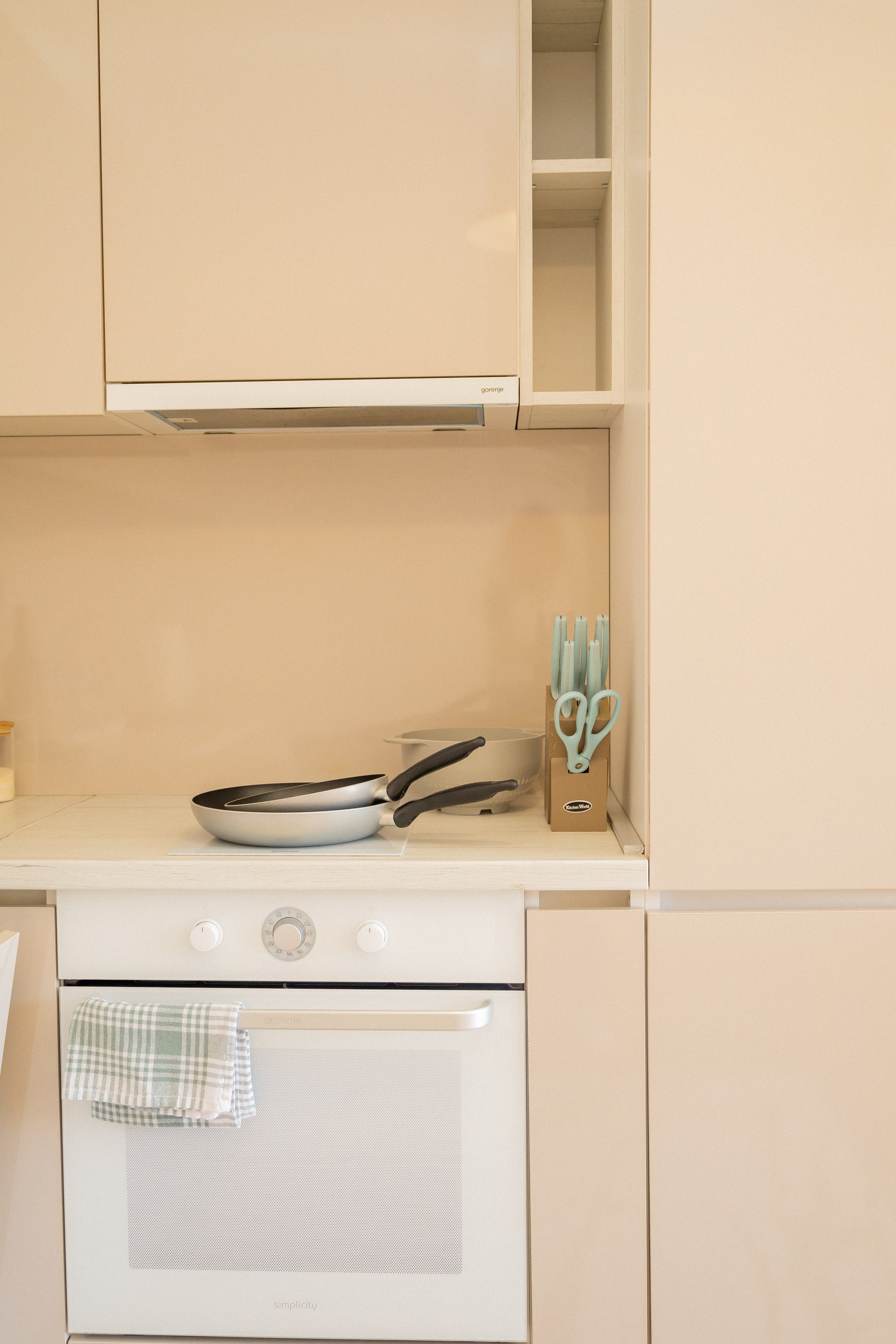 Private apartment for airbnb rent. Fotograf u Crnoj Gori-porodično fotografisanje sa djecom, lovestory, nekretnine