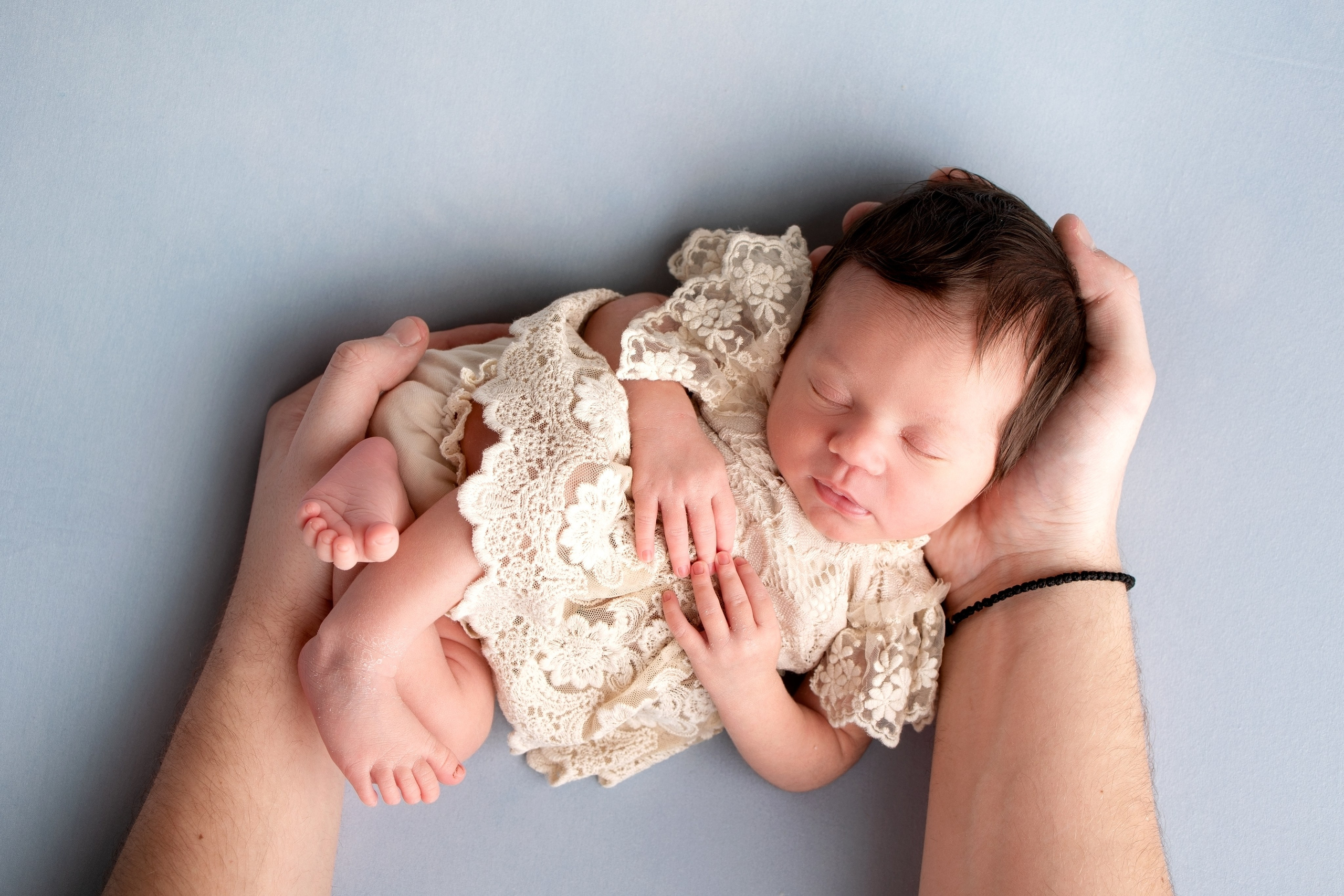 Нежная и милая фотосессия первых дней жизни Вашего ребенка в Минске. Фотограф новорождённых Минск — стоимость newborn фотосессии в Минске