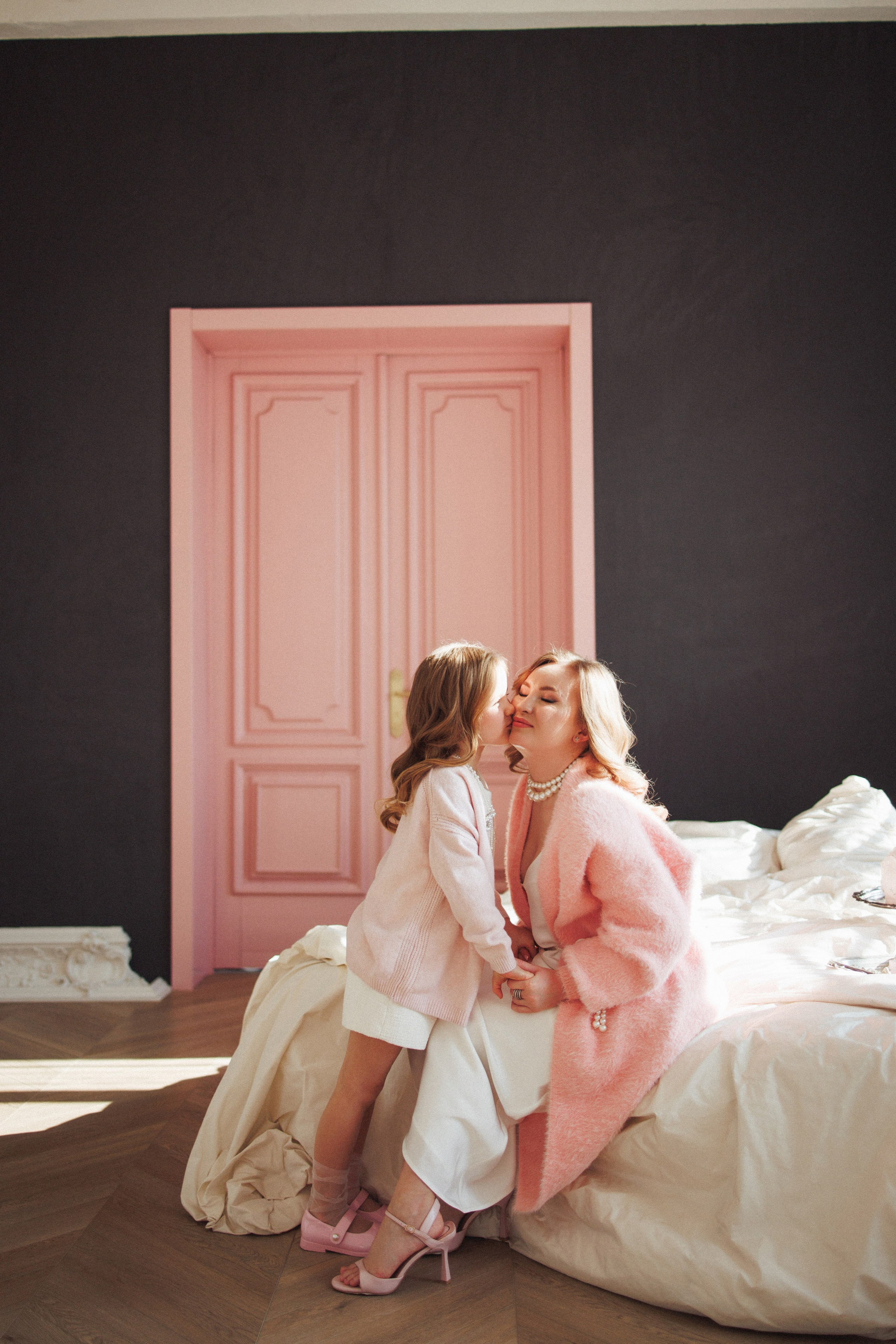 Фотосессия для мамы и дочки в фотостудии «РИМ», г. Краснодар. Семейный и детский фотограф в Краснодаре Анна Трашкова
