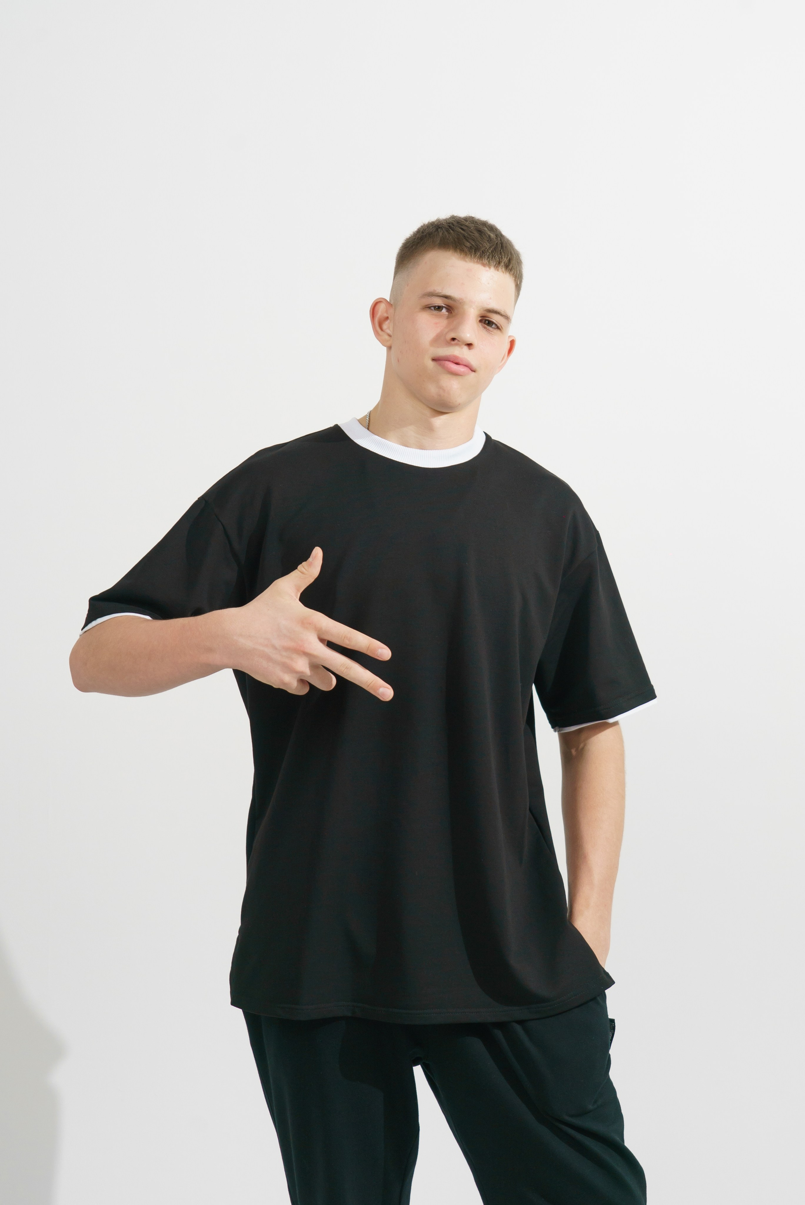 Предметная фотосъемка одежды для Wildberries и Ozon — бренды Краснодара. Фото и видеосъемка одежды для маркетплейсов Ozon, Wildberries. Шедевры для Вас! Фотограф и Видеограф в Краснодаре Пахиев Руслан