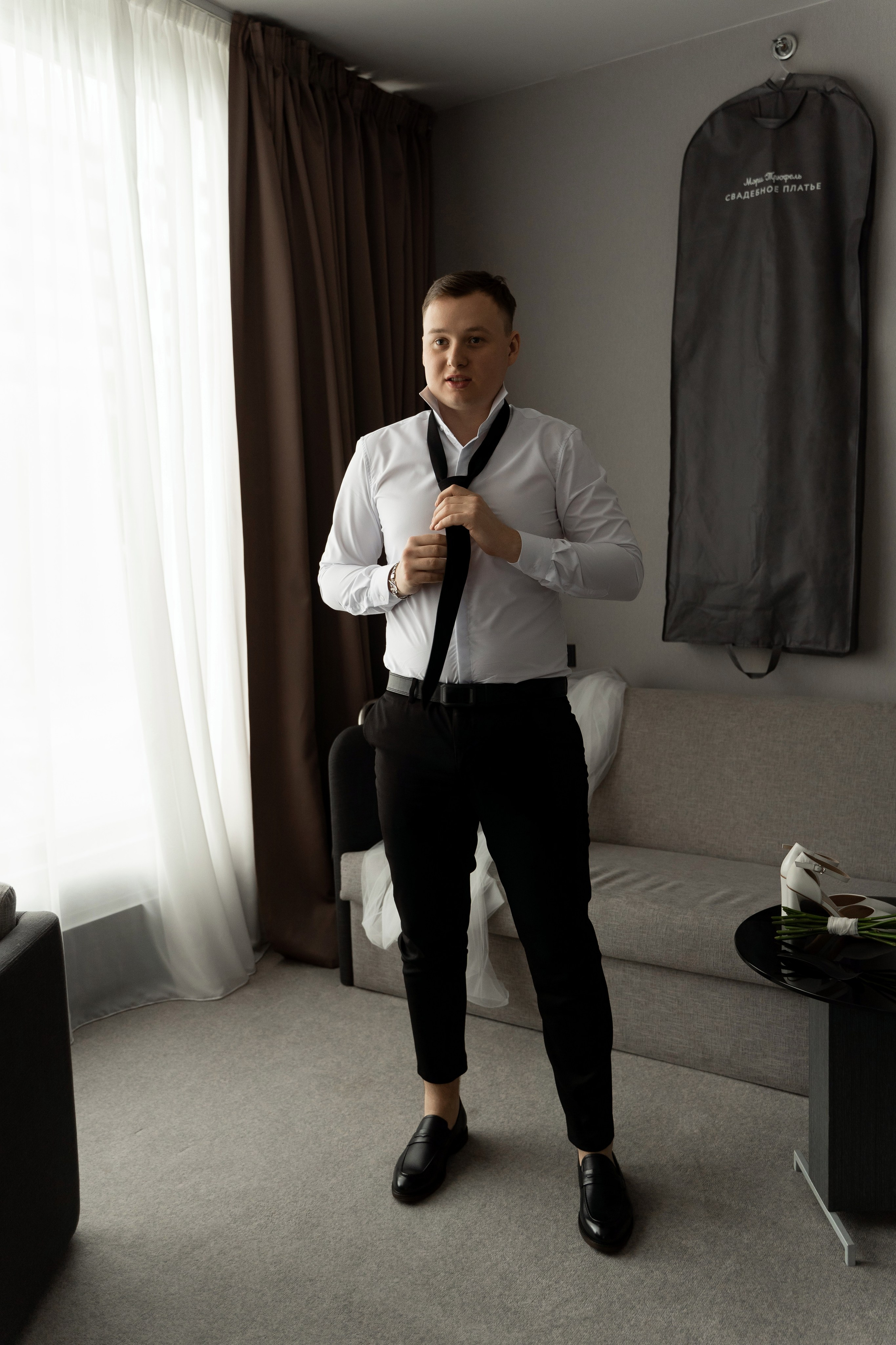 Свадебная фотосессия в Екатеринбурге, фотосессия у Оперного театра, сборы в отеле. Фотограф Татьяна Мамонтова