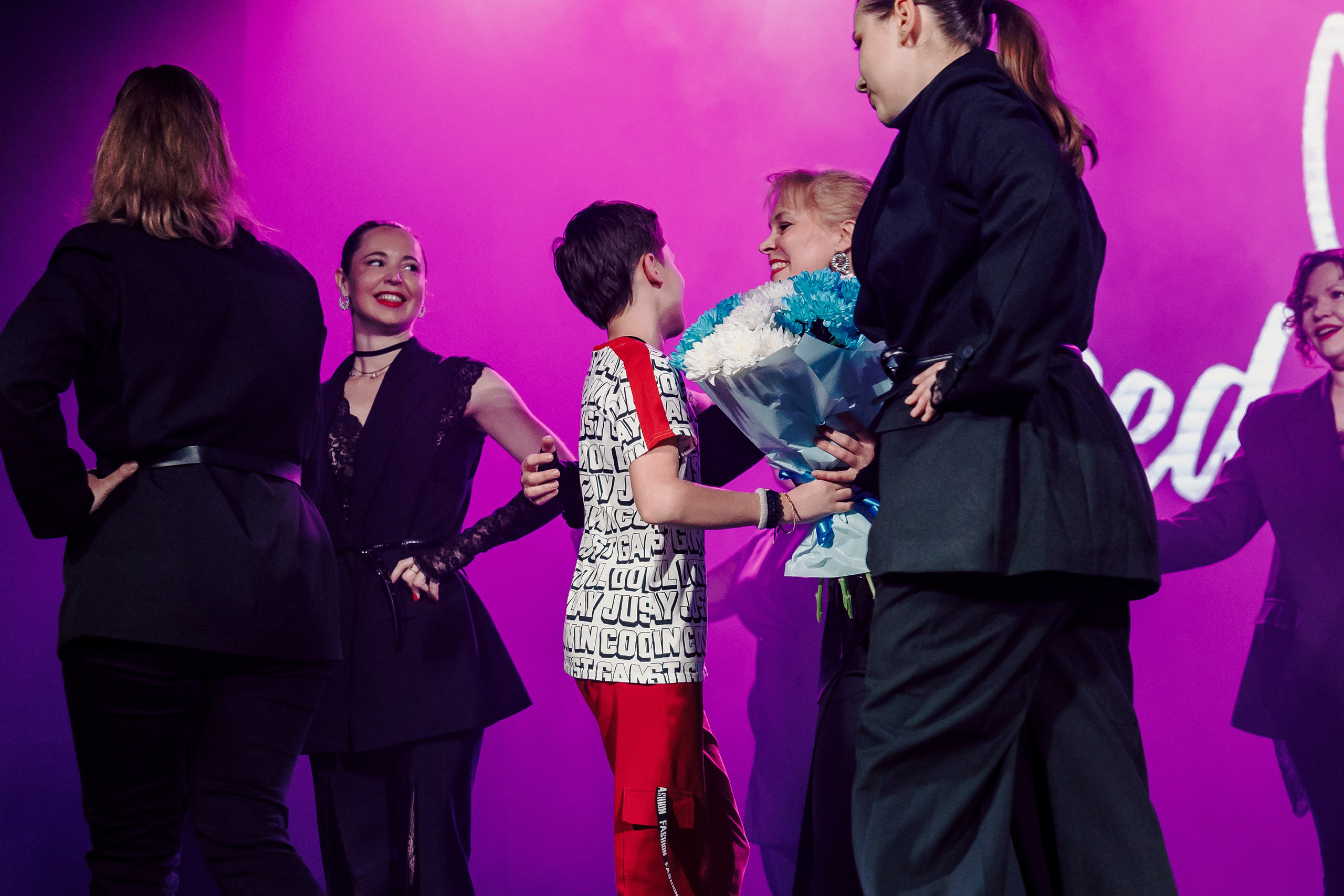 Отчётный концерт танцевальной школы «Red Rabbits» 2025. Лёшка Варзегов — фотограф