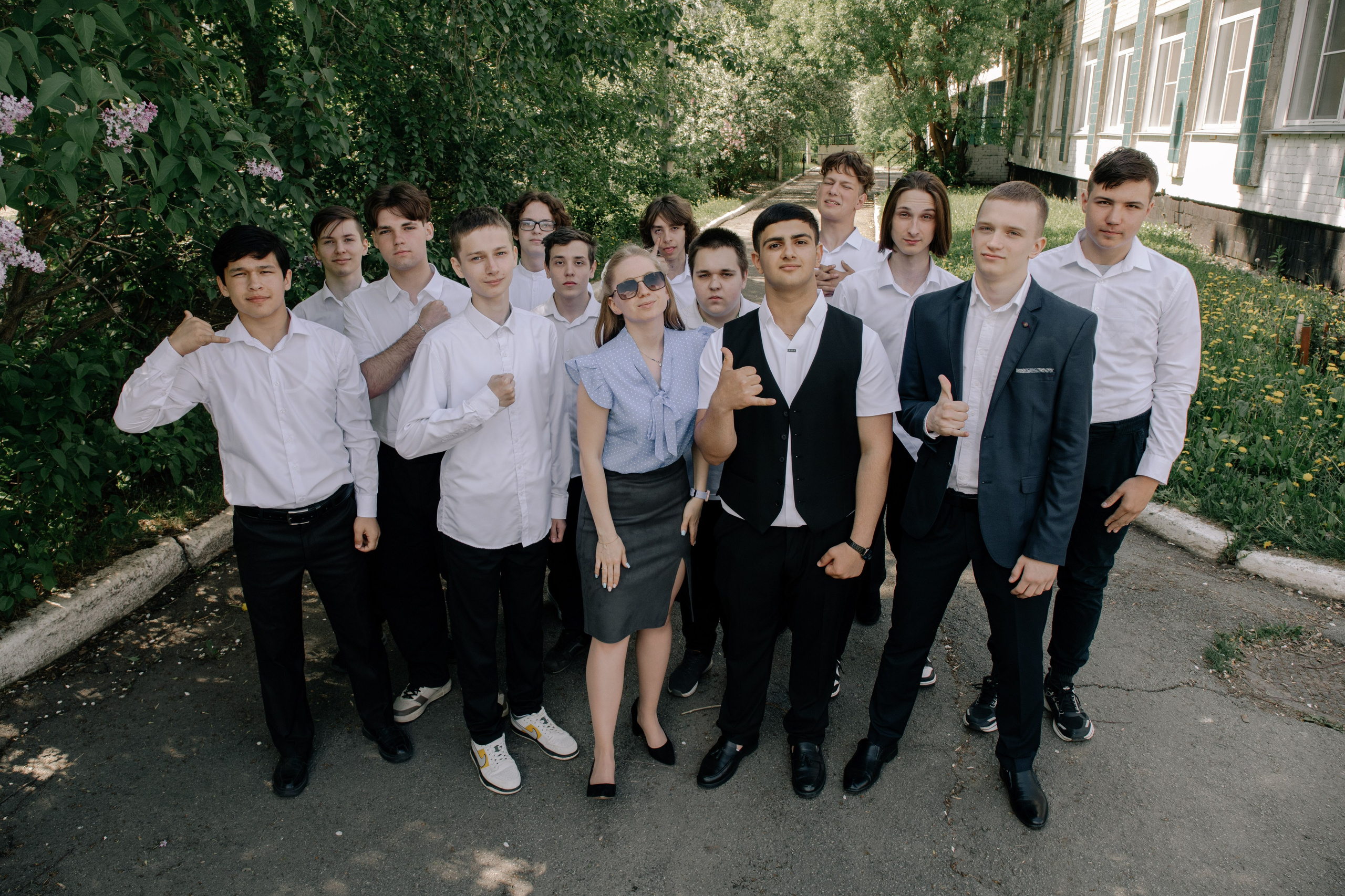 9 класс в яблонях. Фотограф Елена Балакина (Челябинск)