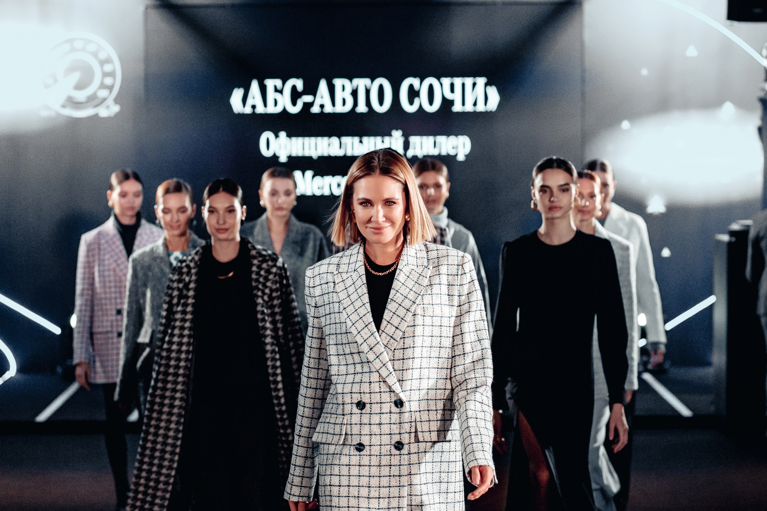 Закрытый показ дизайнера Ansel в рамках осеннего сезона…. RetroChic Фото