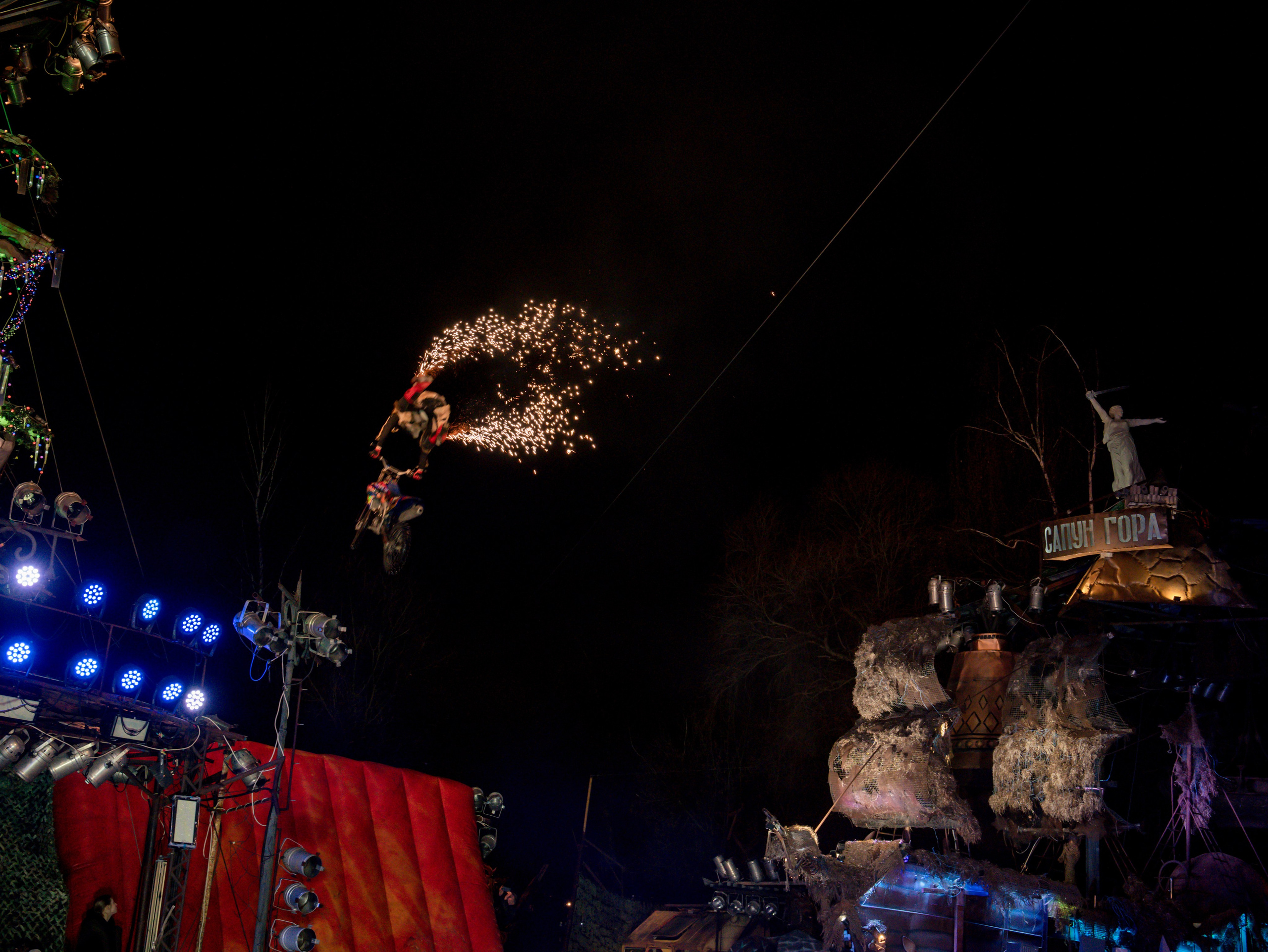 Новогодняя сказка в Байк Центре «Ночные Волки». Крамер Юлиана детский и семейный фотограф