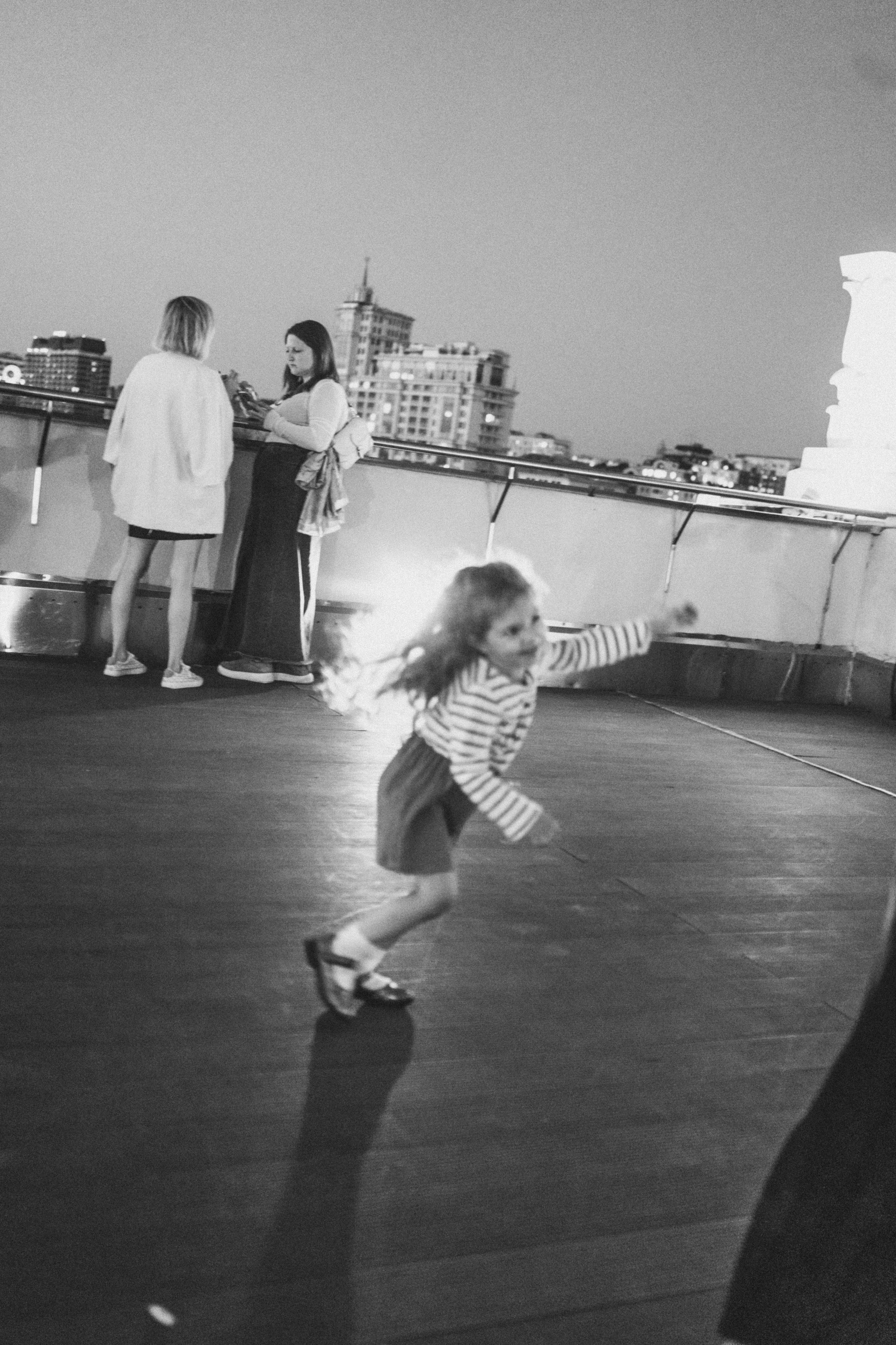 Выставка на крыше Парка Горького. Семейный и детский фотограф и видеограф в Москве, Серпухове и Тарусе Валерия Сорокина