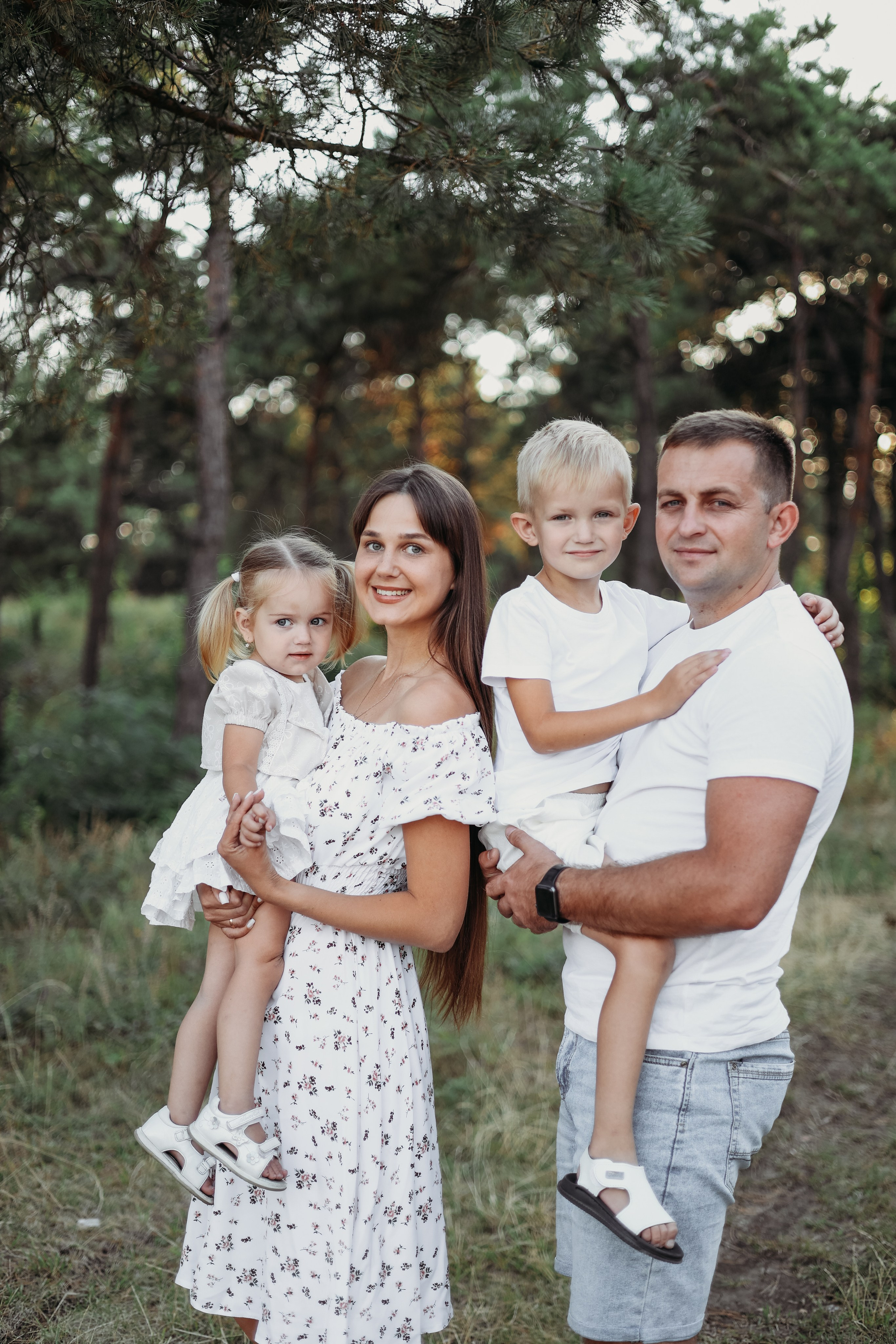 Сергей, Вика, Артем и Алина. Фотограф Алевтина Матешук