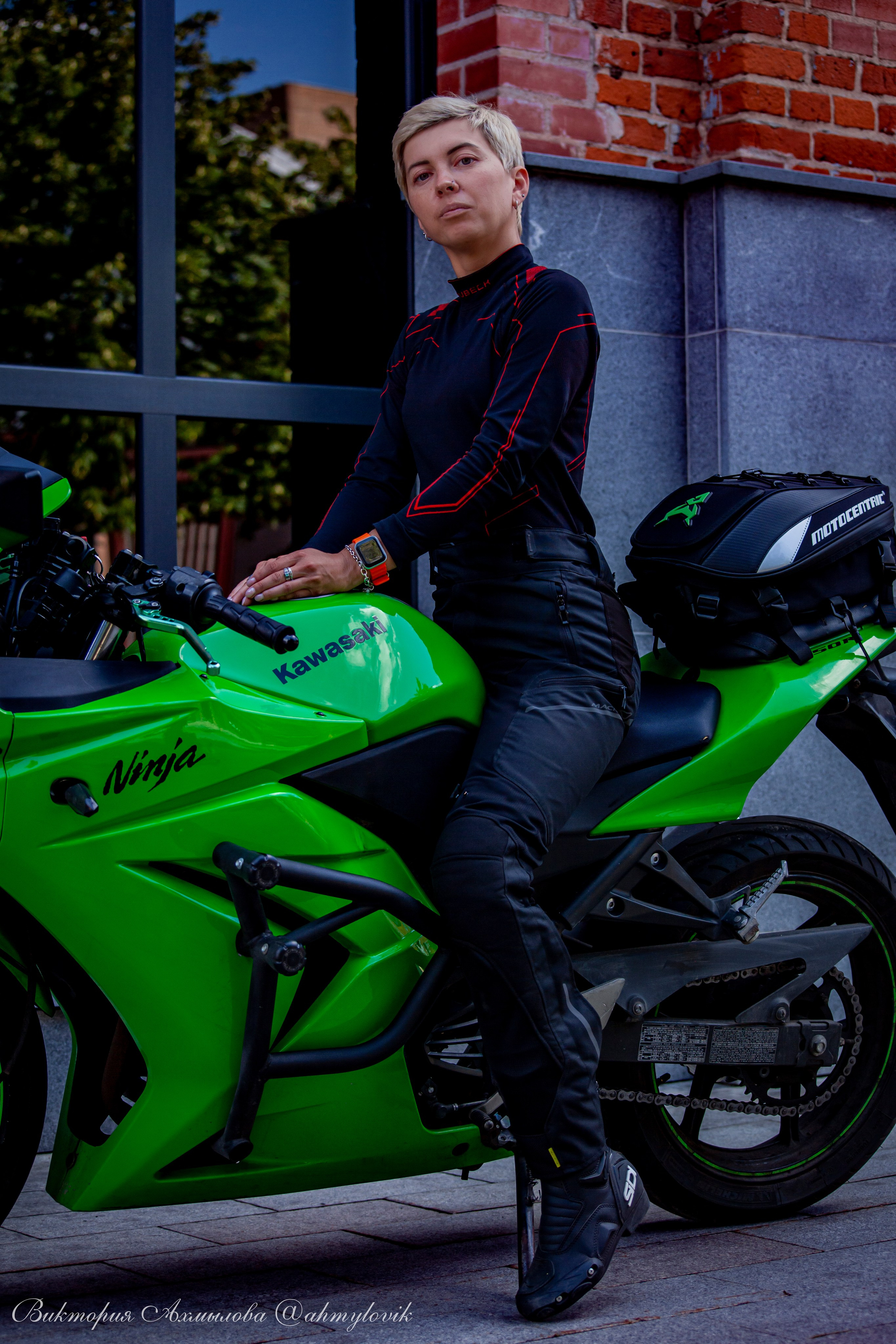 Аня и Гринч (Kawasaki Ninja 250). Виктория Ахмылова. Фотограф в Москве