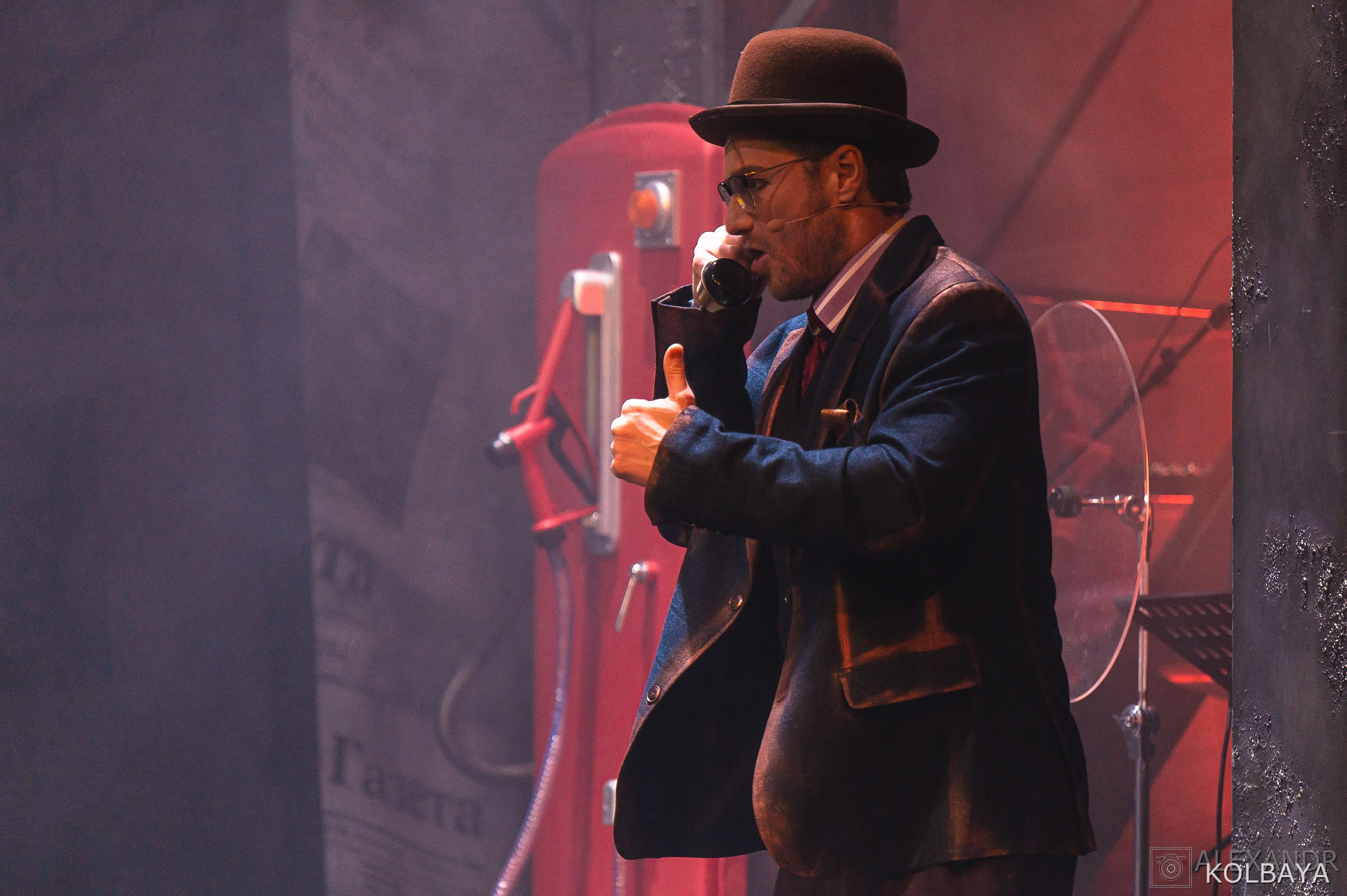 Фотографии со спектакля «Однажды в городе N». Концертный и театральный репортажный фотограф в Москве Александр Колбая